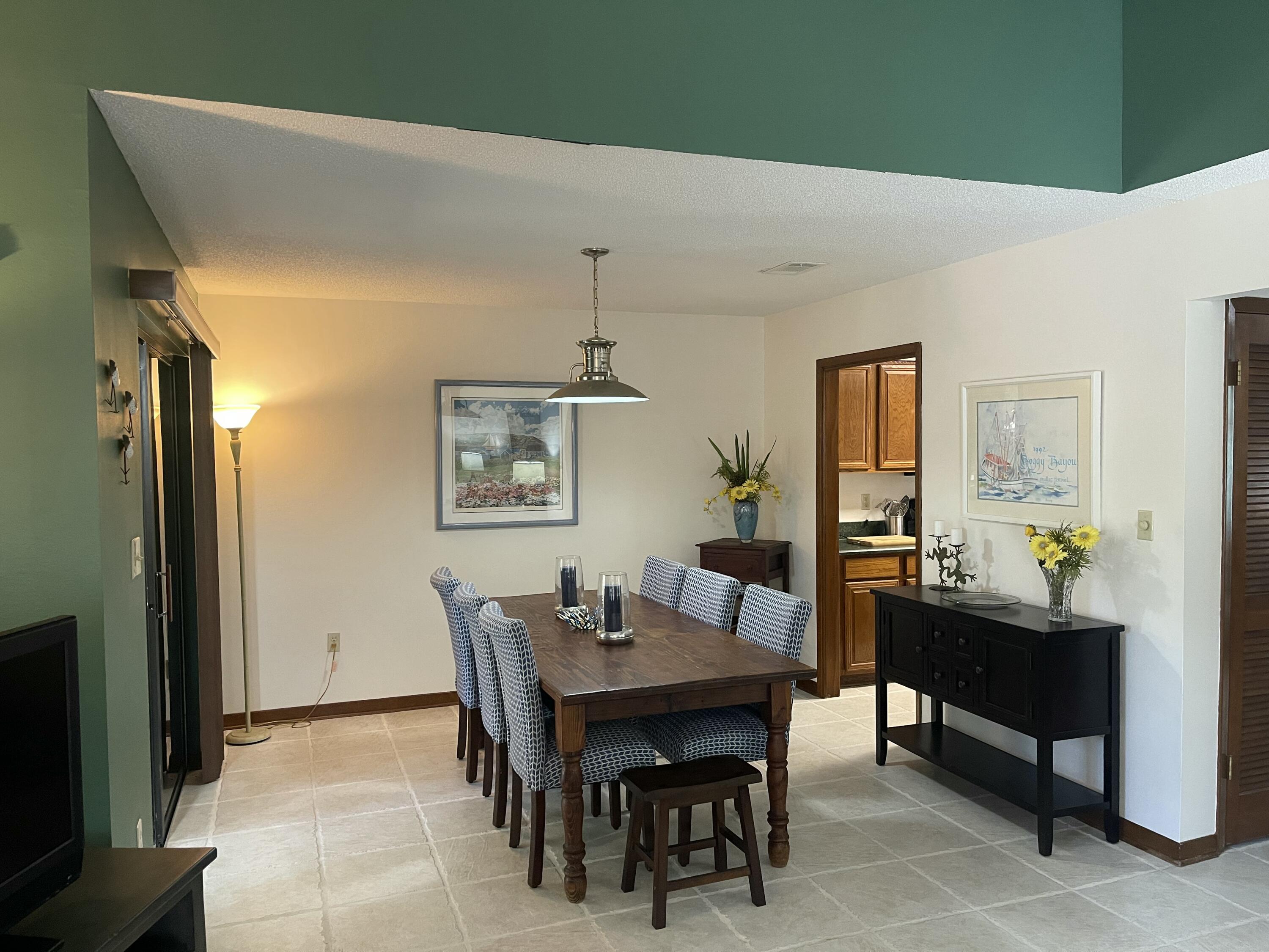 ROYAL OAK VILLAGE 2E - Residential