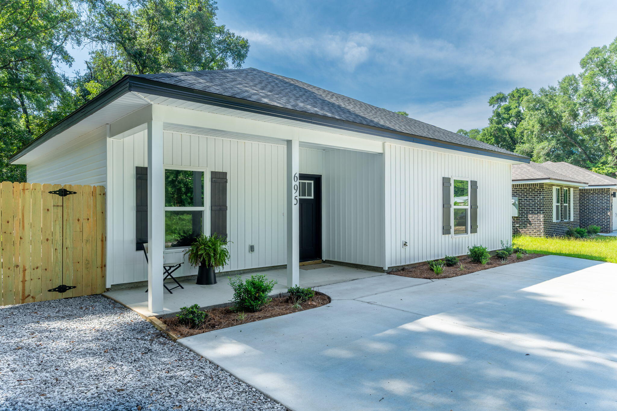 CRESTVIEW BEG SW COR LOT 4 BLK 146 N 53 DEG E 75FT S 36 - Residential