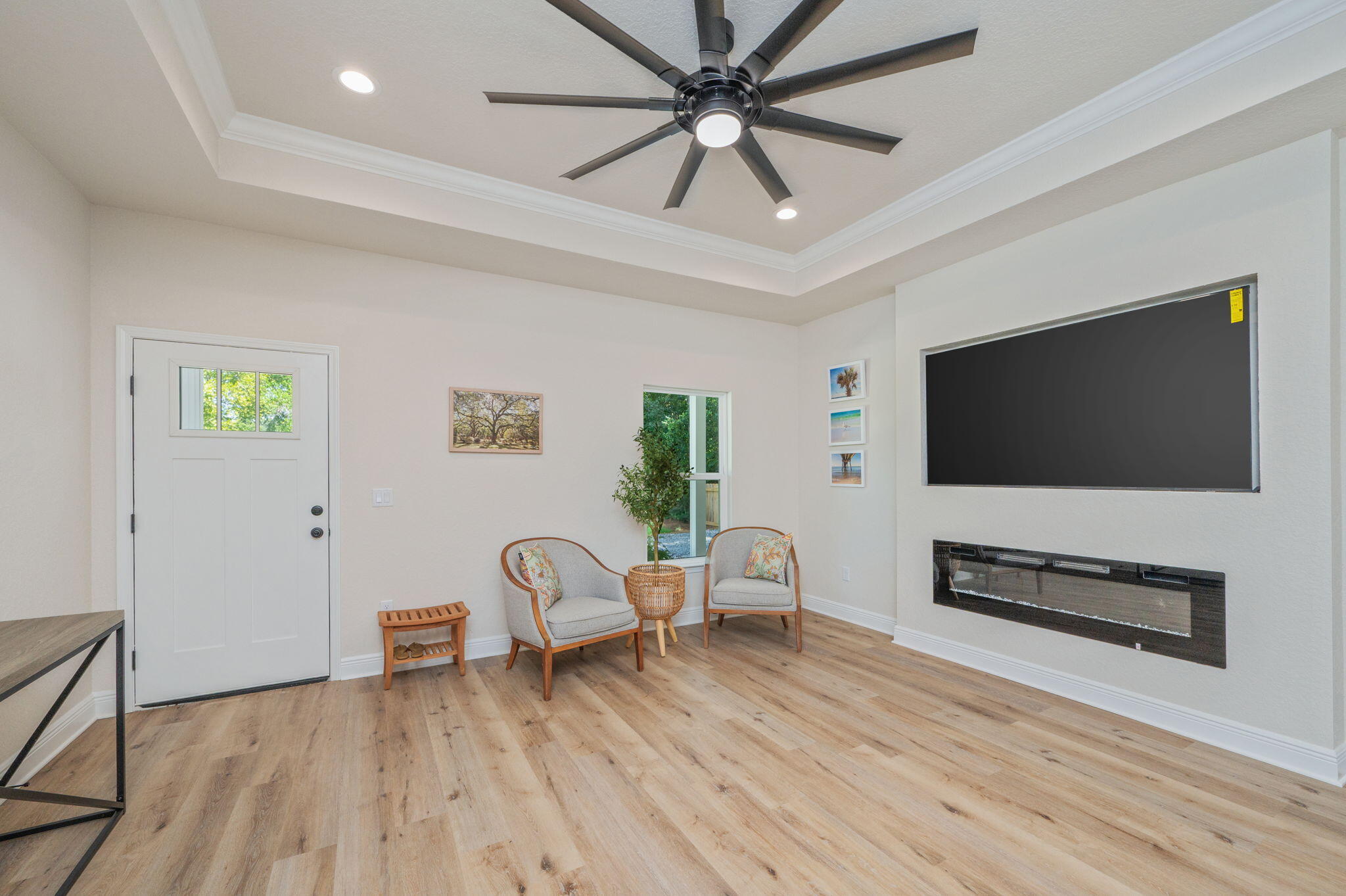 CRESTVIEW BEG SW COR LOT 4 BLK 146 N 53 DEG E 75FT S 36 - Residential