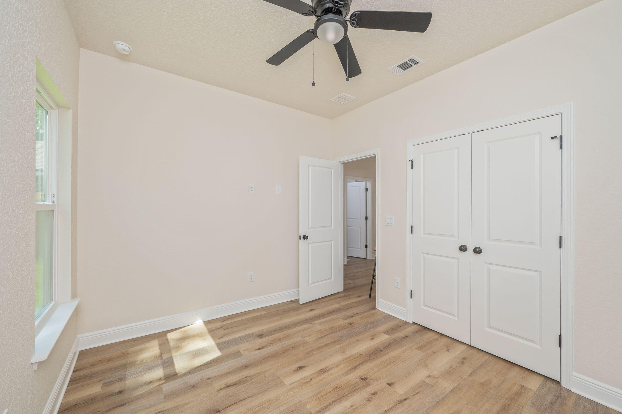 CRESTVIEW BEG SW COR LOT 4 BLK 146 N 53 DEG E 75FT S 36 - Residential