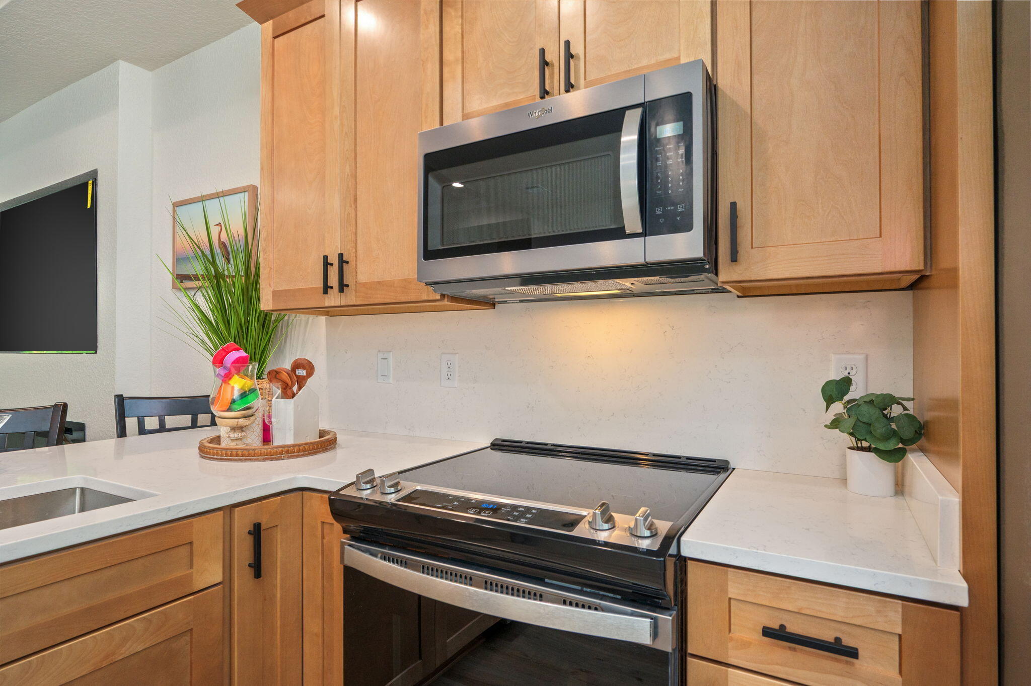 CRESTVIEW BEG SW COR LOT 4 BLK 146 N 53 DEG E 75FT S 36 - Residential