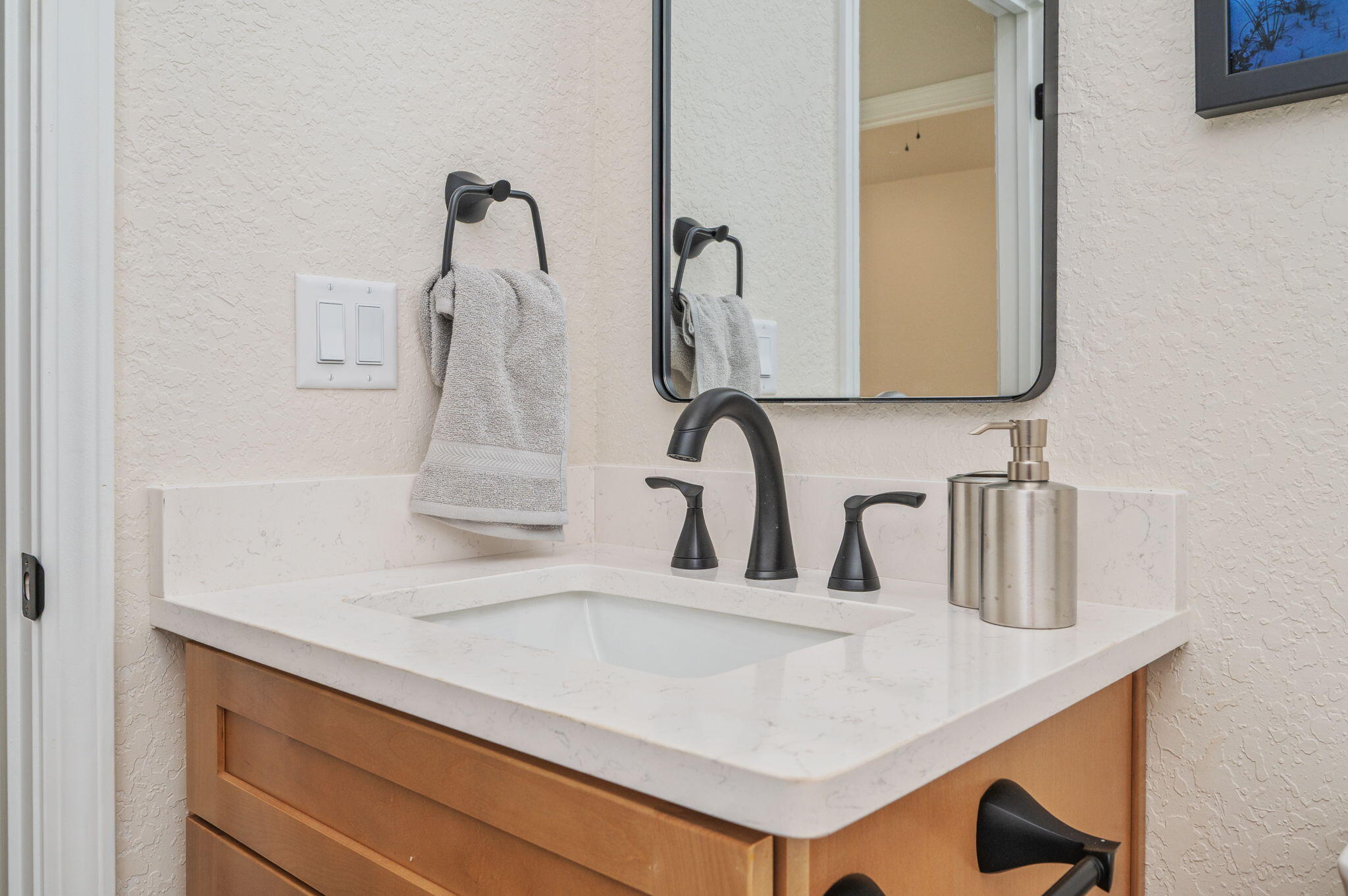 CRESTVIEW BEG SW COR LOT 4 BLK 146 N 53 DEG E 75FT S 36 - Residential