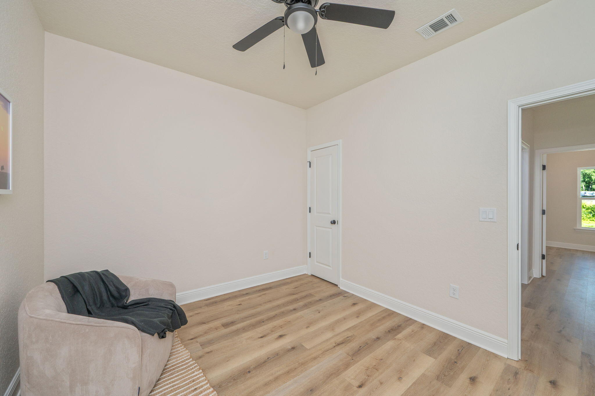 CRESTVIEW BEG SW COR LOT 4 BLK 146 N 53 DEG E 75FT S 36 - Residential