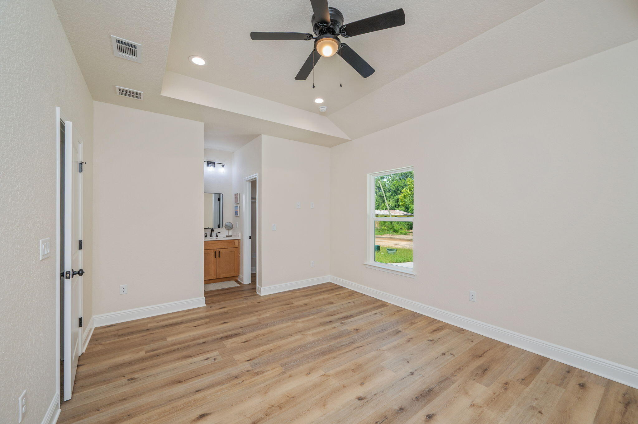 CRESTVIEW BEG SW COR LOT 4 BLK 146 N 53 DEG E 75FT S 36 - Residential