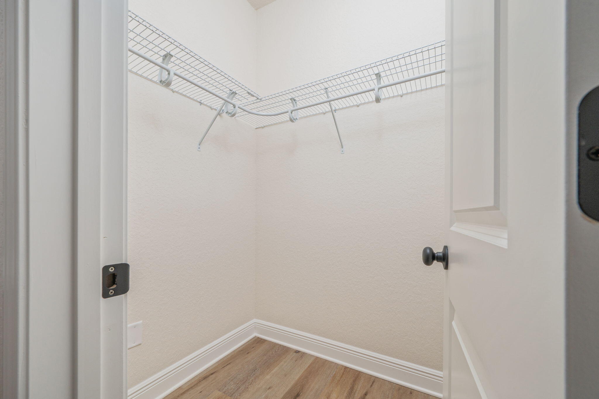 CRESTVIEW BEG SW COR LOT 4 BLK 146 N 53 DEG E 75FT S 36 - Residential