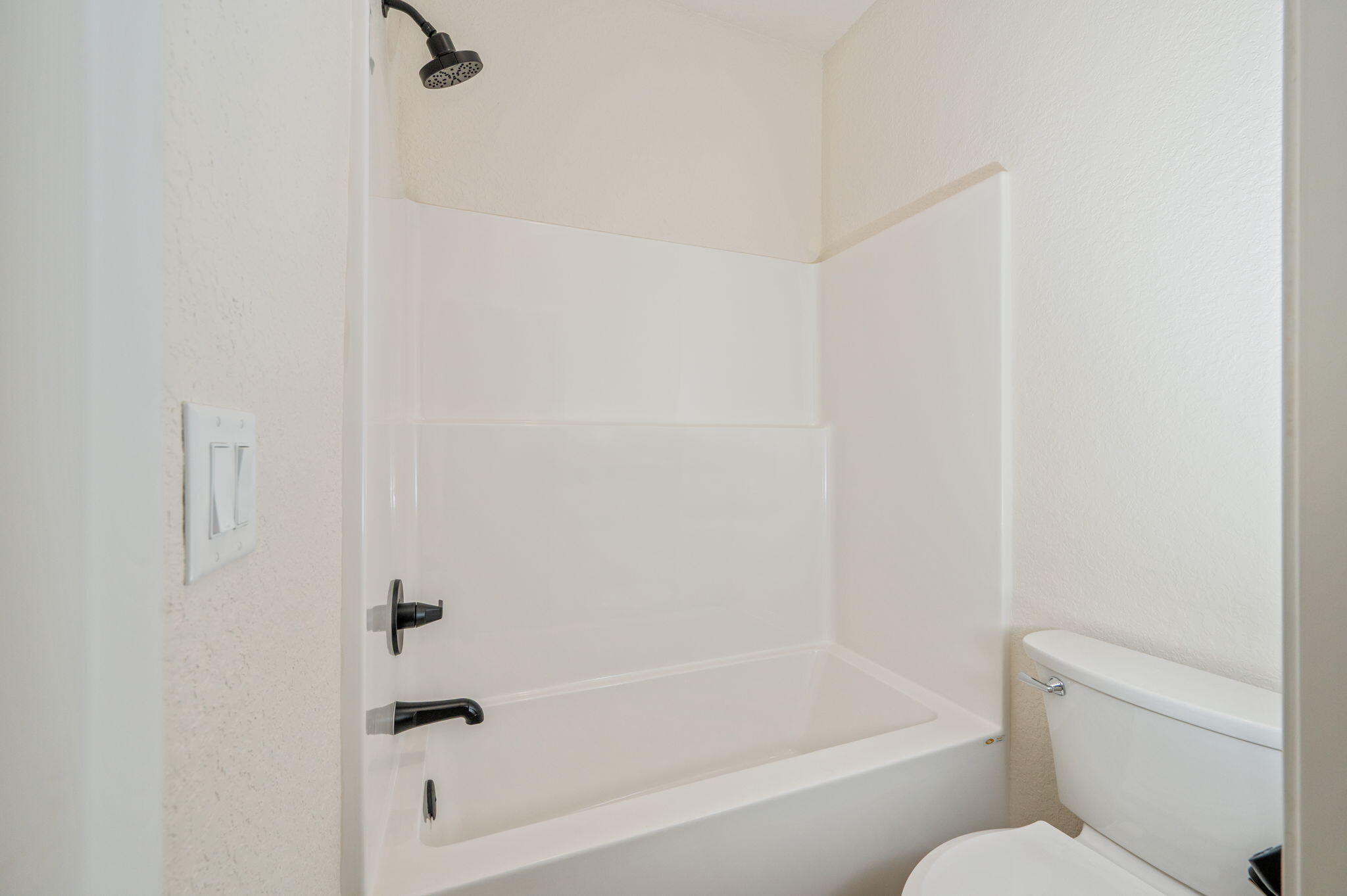 CRESTVIEW BEG SW COR LOT 4 BLK 146 N 53 DEG E 75FT S 36 - Residential