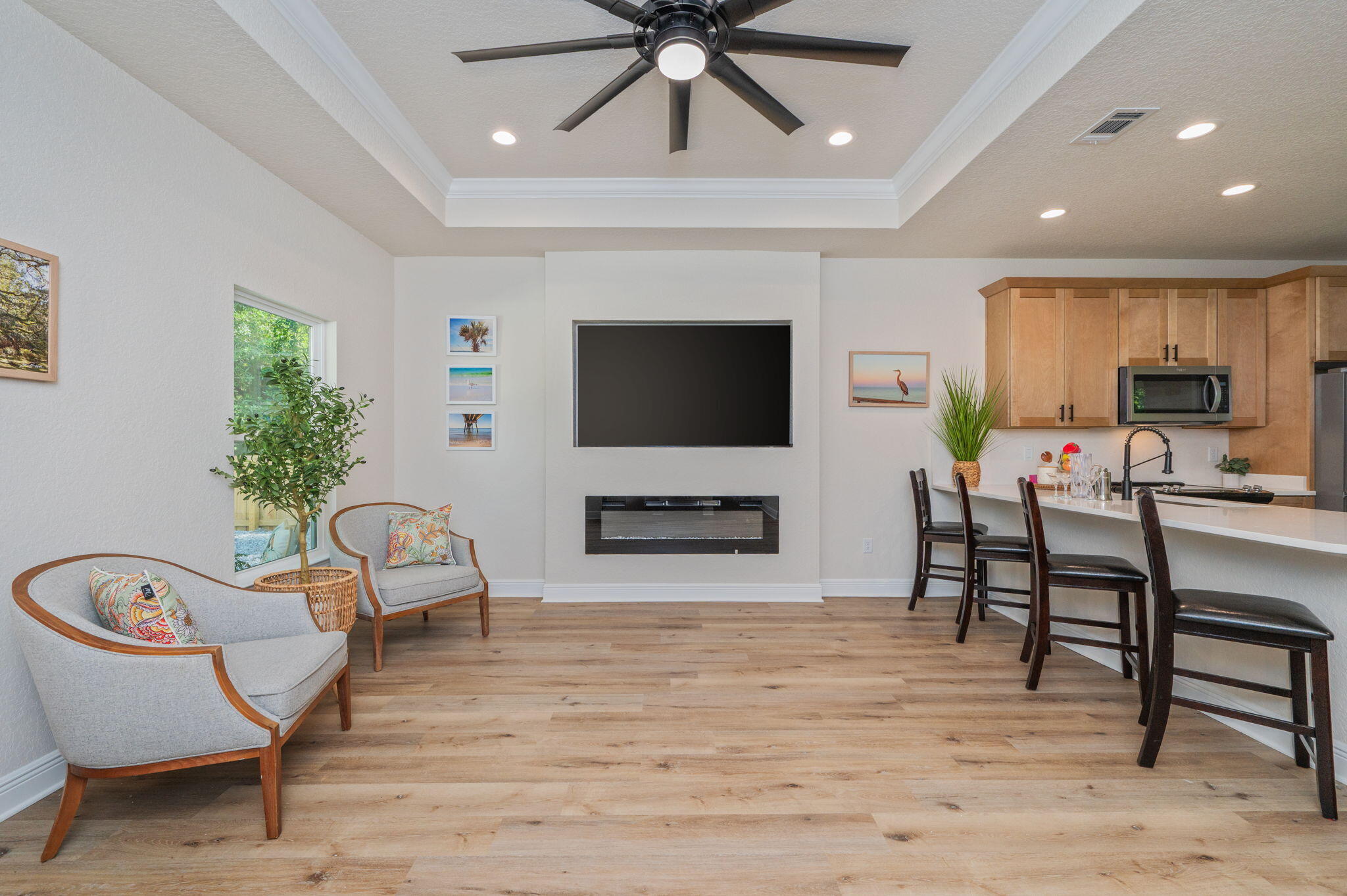 CRESTVIEW BEG SW COR LOT 4 BLK 146 N 53 DEG E 75FT S 36 - Residential