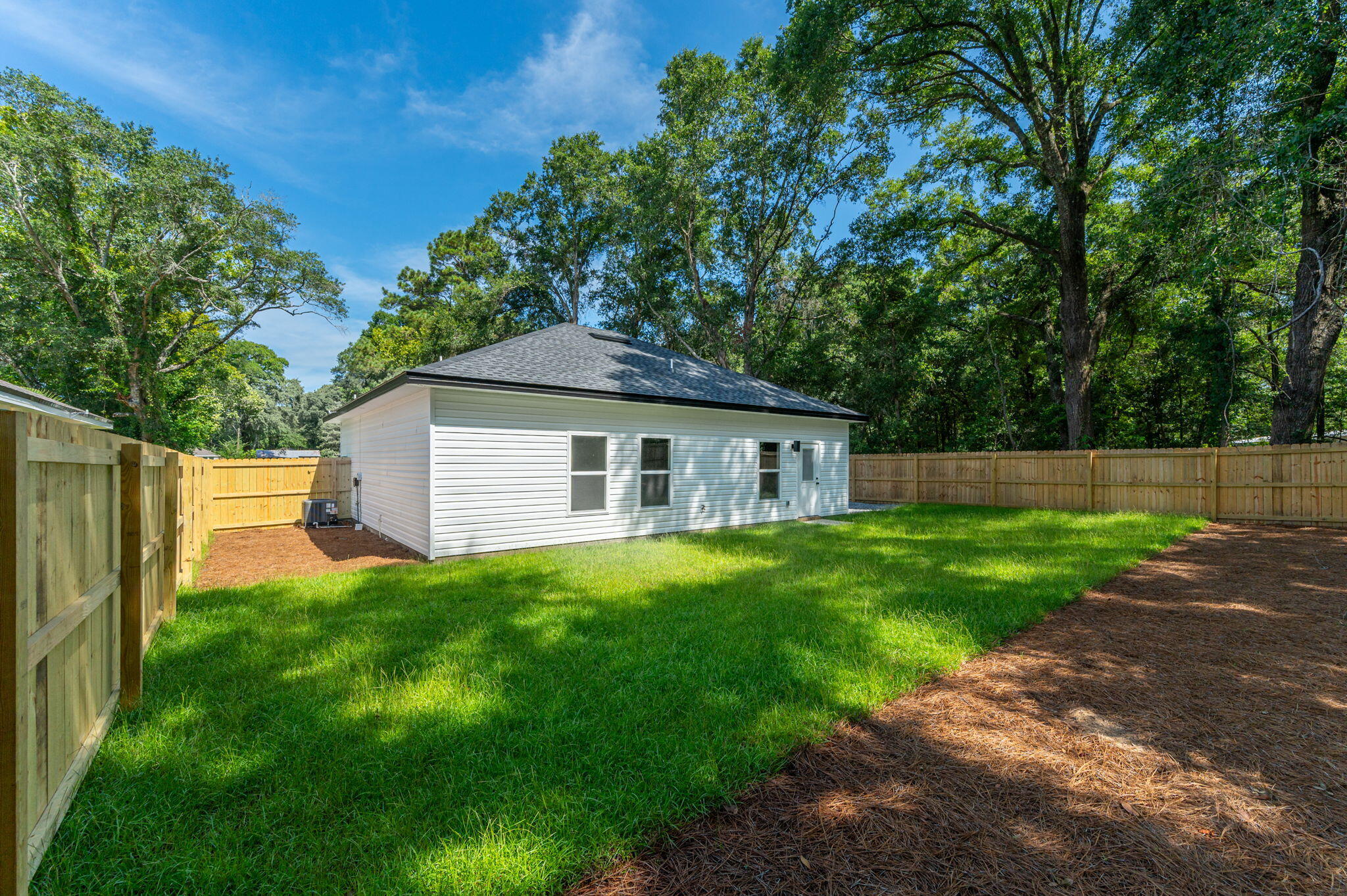 CRESTVIEW BEG SW COR LOT 4 BLK 146 N 53 DEG E 75FT S 36 - Residential