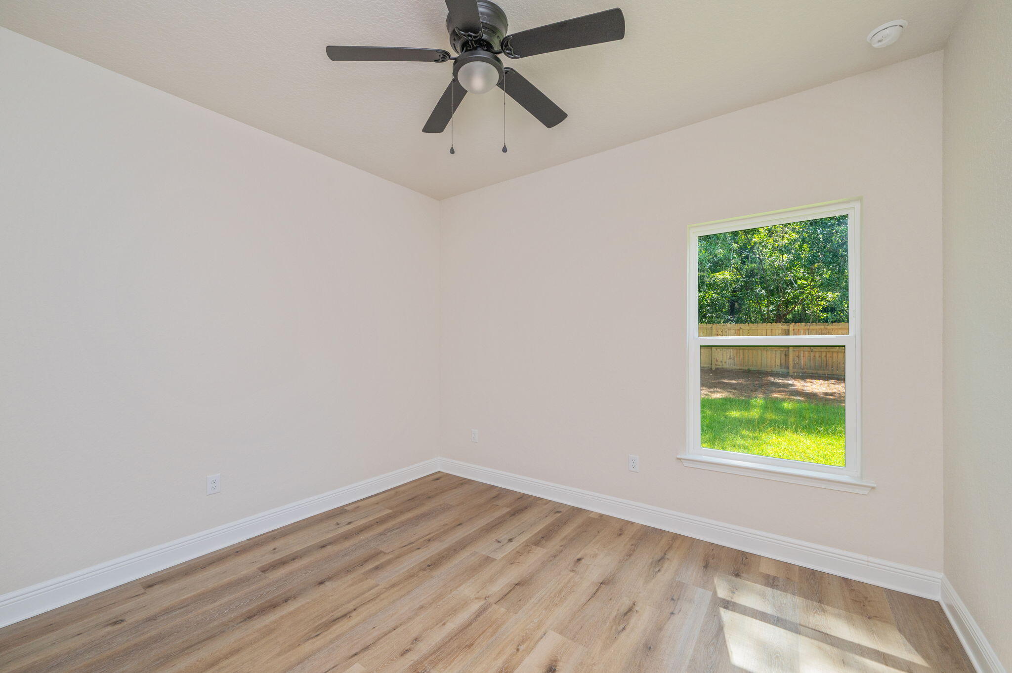 CRESTVIEW BEG SW COR LOT 4 BLK 146 N 53 DEG E 75FT S 36 - Residential