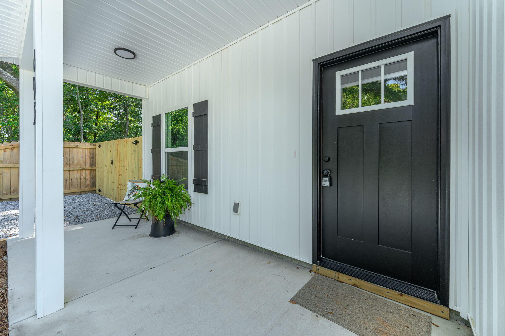 CRESTVIEW BEG SW COR LOT 4 BLK 146 N 53 DEG E 75FT S 36 - Residential