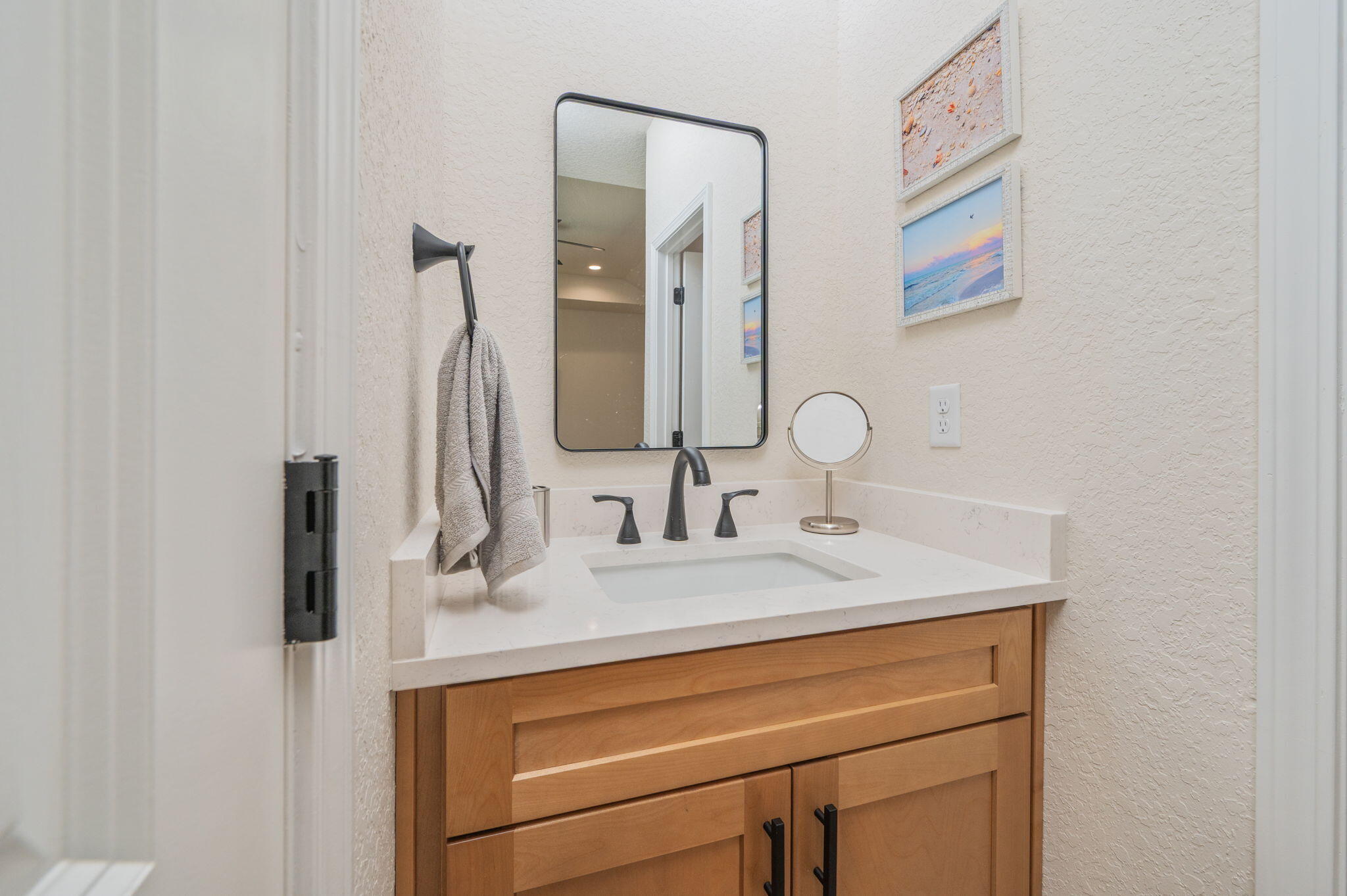 CRESTVIEW BEG SW COR LOT 4 BLK 146 N 53 DEG E 75FT S 36 - Residential