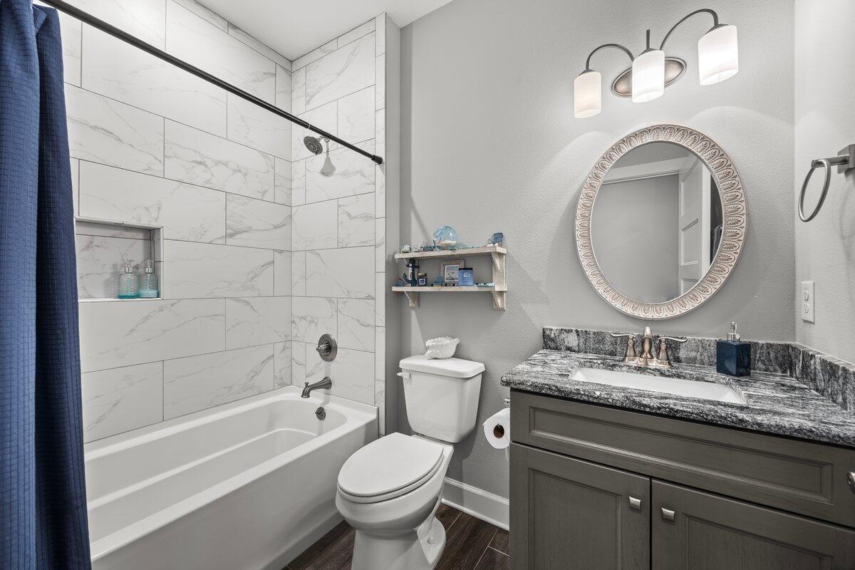 SOUNDSIDE SHORES - Residential