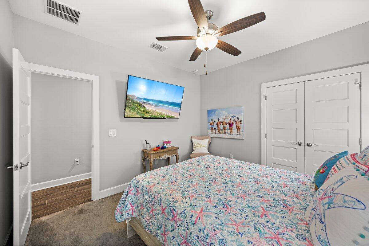 SOUNDSIDE SHORES - Residential