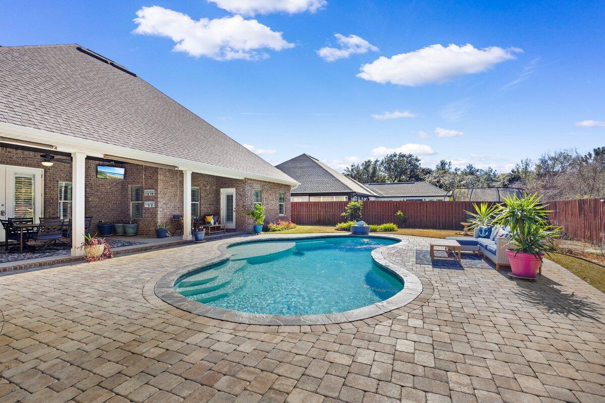 SOUNDSIDE SHORES - Residential