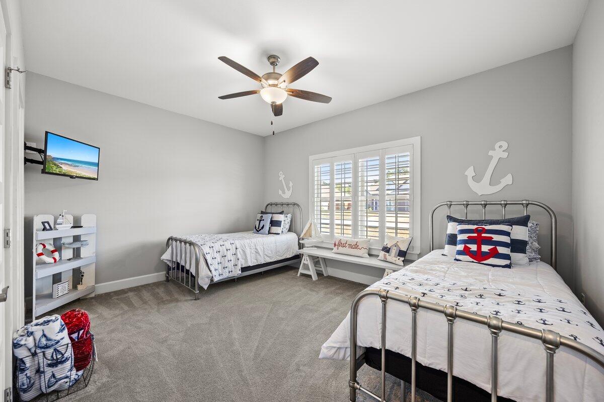 SOUNDSIDE SHORES - Residential