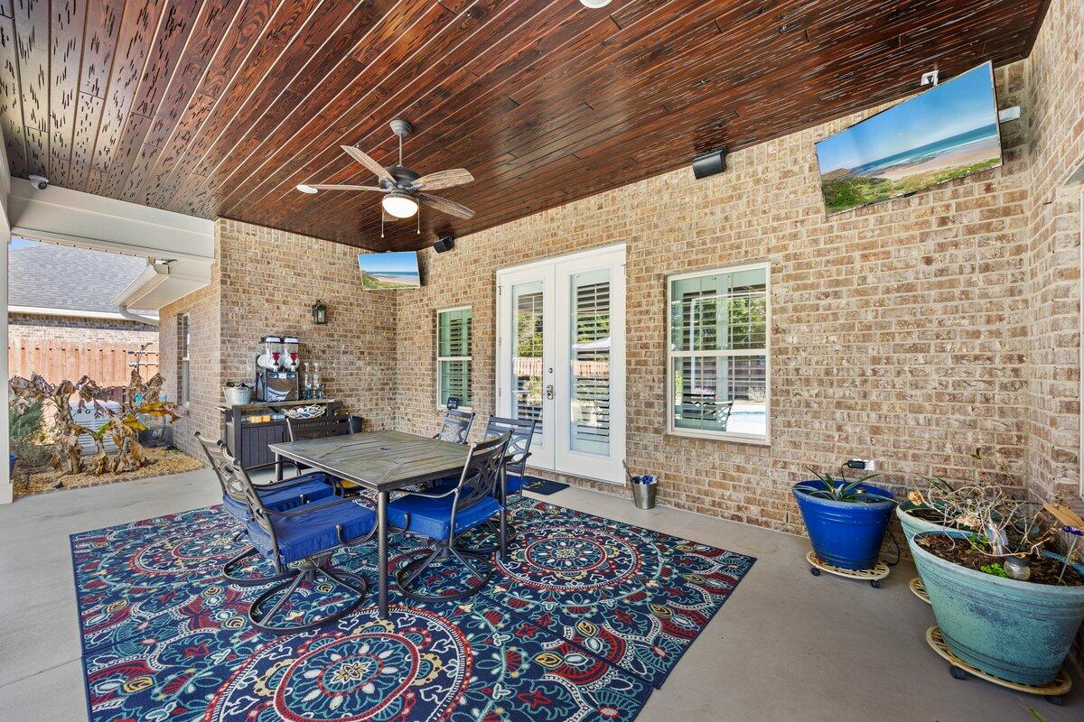 SOUNDSIDE SHORES - Residential