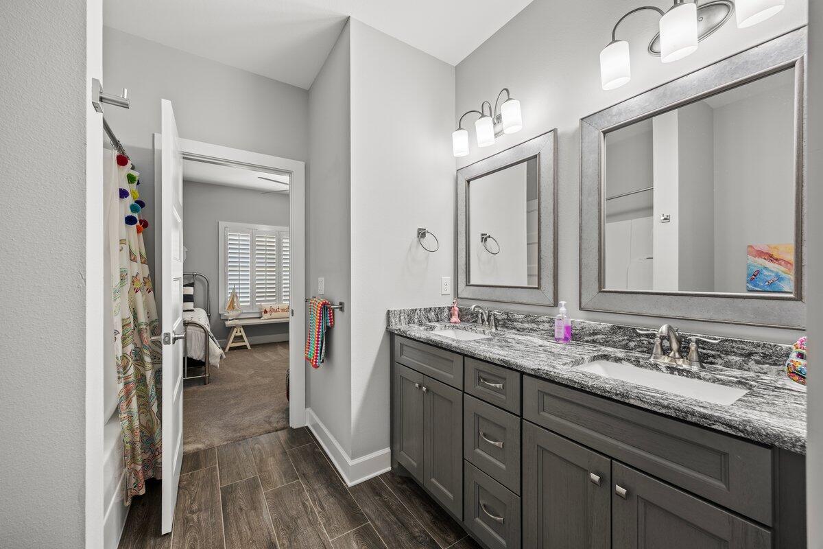 SOUNDSIDE SHORES - Residential