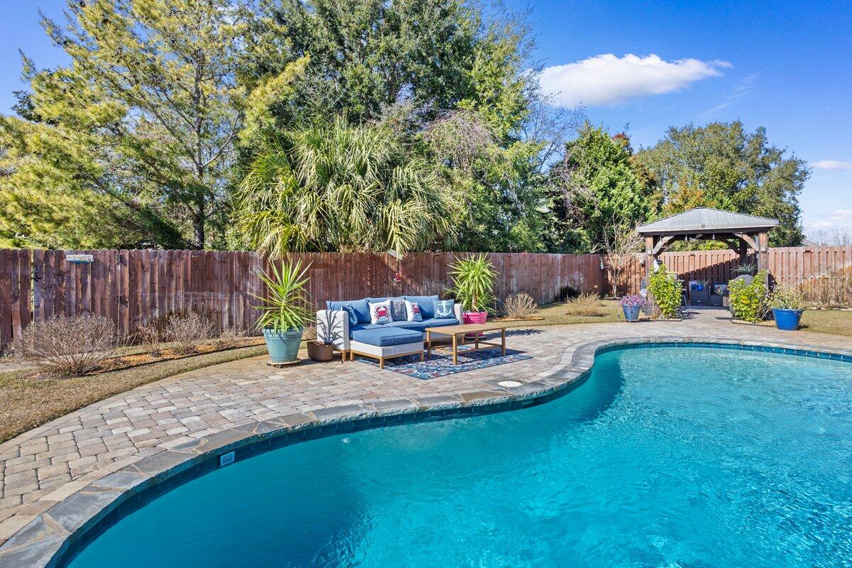 SOUNDSIDE SHORES - Residential