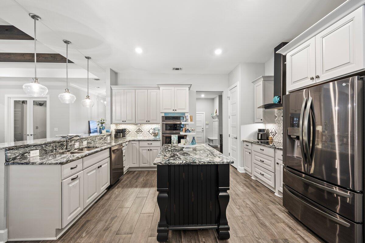 SOUNDSIDE SHORES - Residential