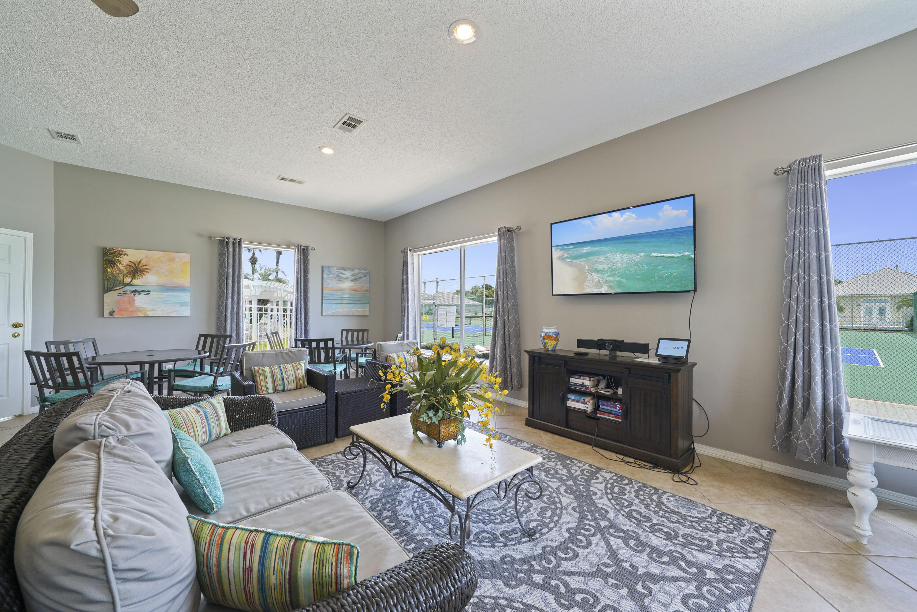 MARAVILLA CONDO 3 - Residential