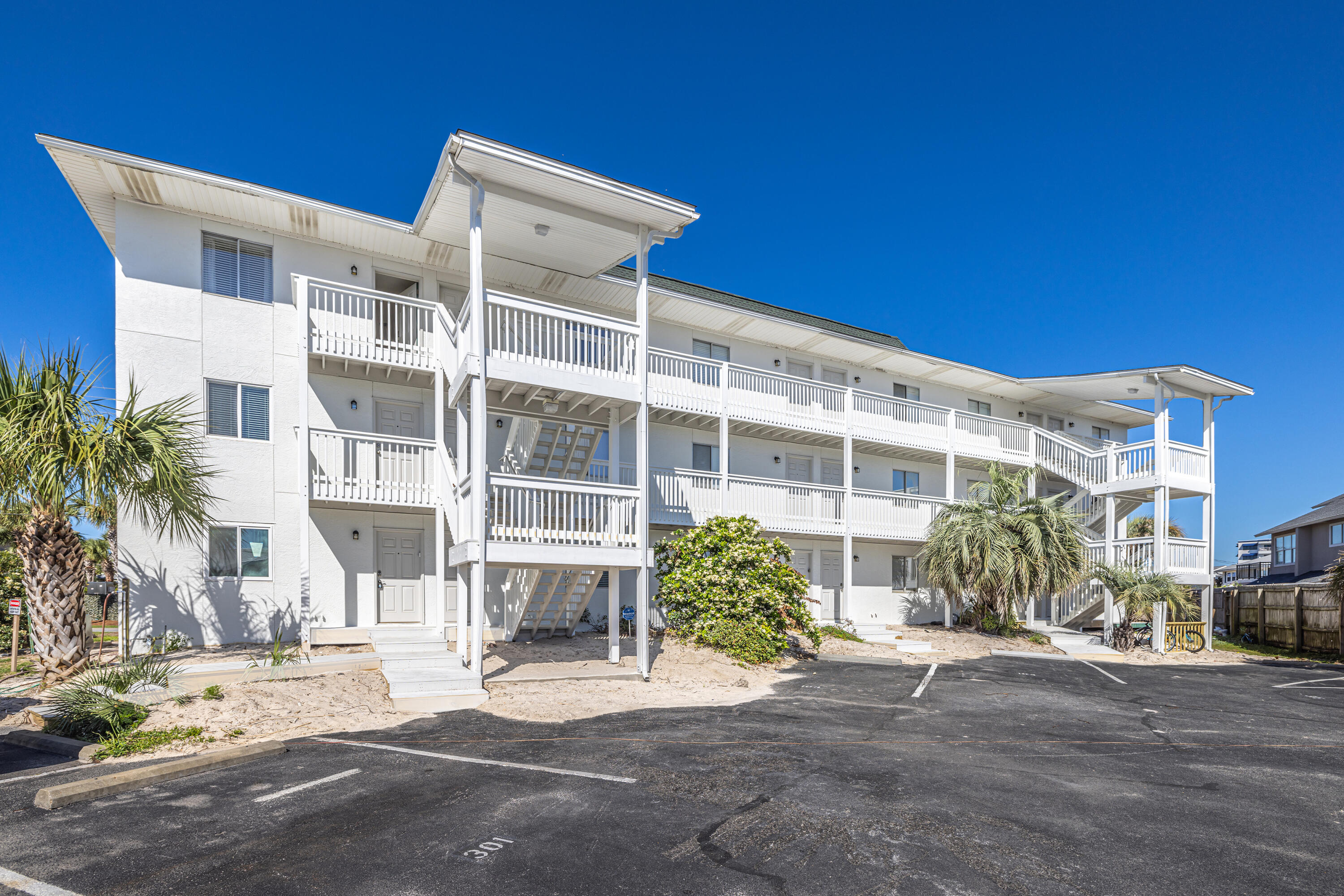 Rare Find!! One of the LOWEST PRICED CONDOS UNDER $300K in Holiday Isle with the LOWEST HOA FEES!! Seller is OFFERING $10,000 Use-Any-Way Money (buyer's choice: closing costs, buy down your rate or more) plus a Home Warranty for peace of mind. There is even an Assumable VA loan at 3.5% for Veterans. Dive into the heart of Destin's vibrant beach life at this charming condo on Holiday Isle! While not directly on the beach, enjoy the seclusion of this location with the private beach access just a short stroll away. Unwind on your private balcony after a day of soaking up the sun and adventures. This cozy haven exudes beachy vibes with stylish decor and modern touches. Luxury vinyl flooring throughout.Open kitchen boasting stainless steel appliances & a breakfast bar for 4. Large family room windows bathe the condo in sunshine, perfect for lazy afternoons. Breathtaking fireworks displays from your balcony. Retreat to the spacious bedroom offering a peaceful haven after a day of vacation festivities. The updated bathroom features a modern vanity and mirror. Enjoy the ultimate in convenience with in-unit laundry stackable washer and dryer.Head down to the Holiday Isle beach for some sandcastle building or take a quick water taxi ride to explore the lively harbor attractions.This condo offers the perfect blend of relaxation and easy access to all the excitement Destin has to offer. HWH is Brand New and HVAC is a 2020.
Don't miss out on this incredible opportunity!

