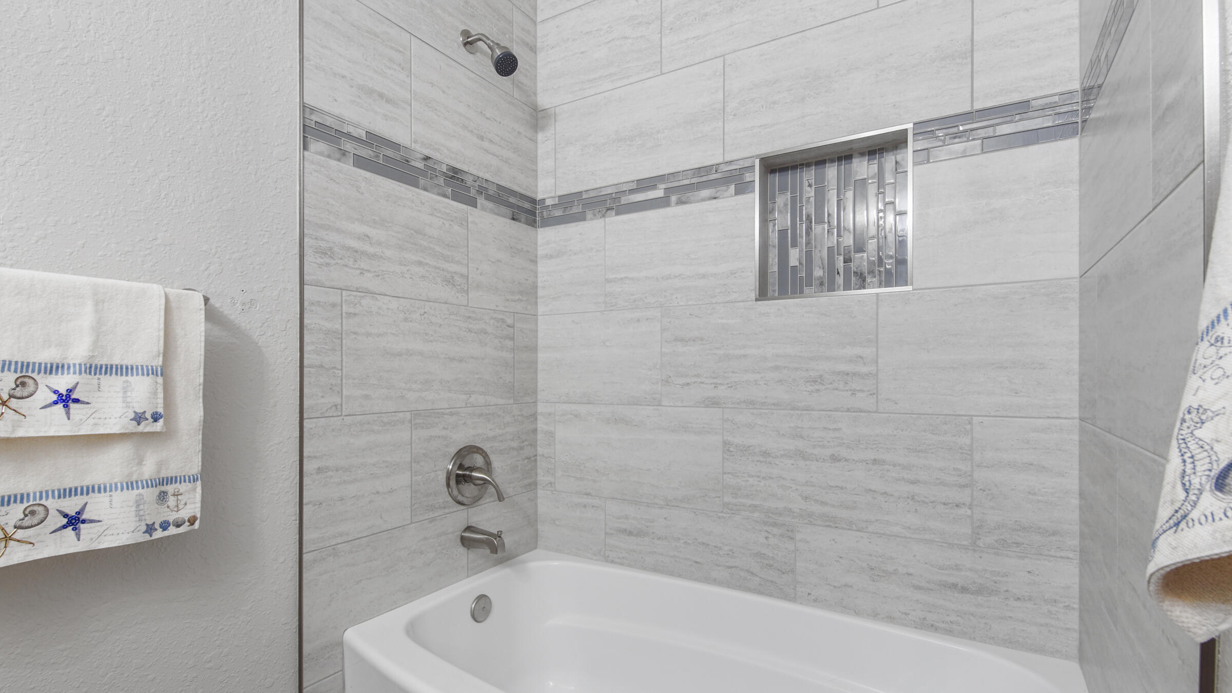 DRIFTWOOD ESTATES - Residential Lease