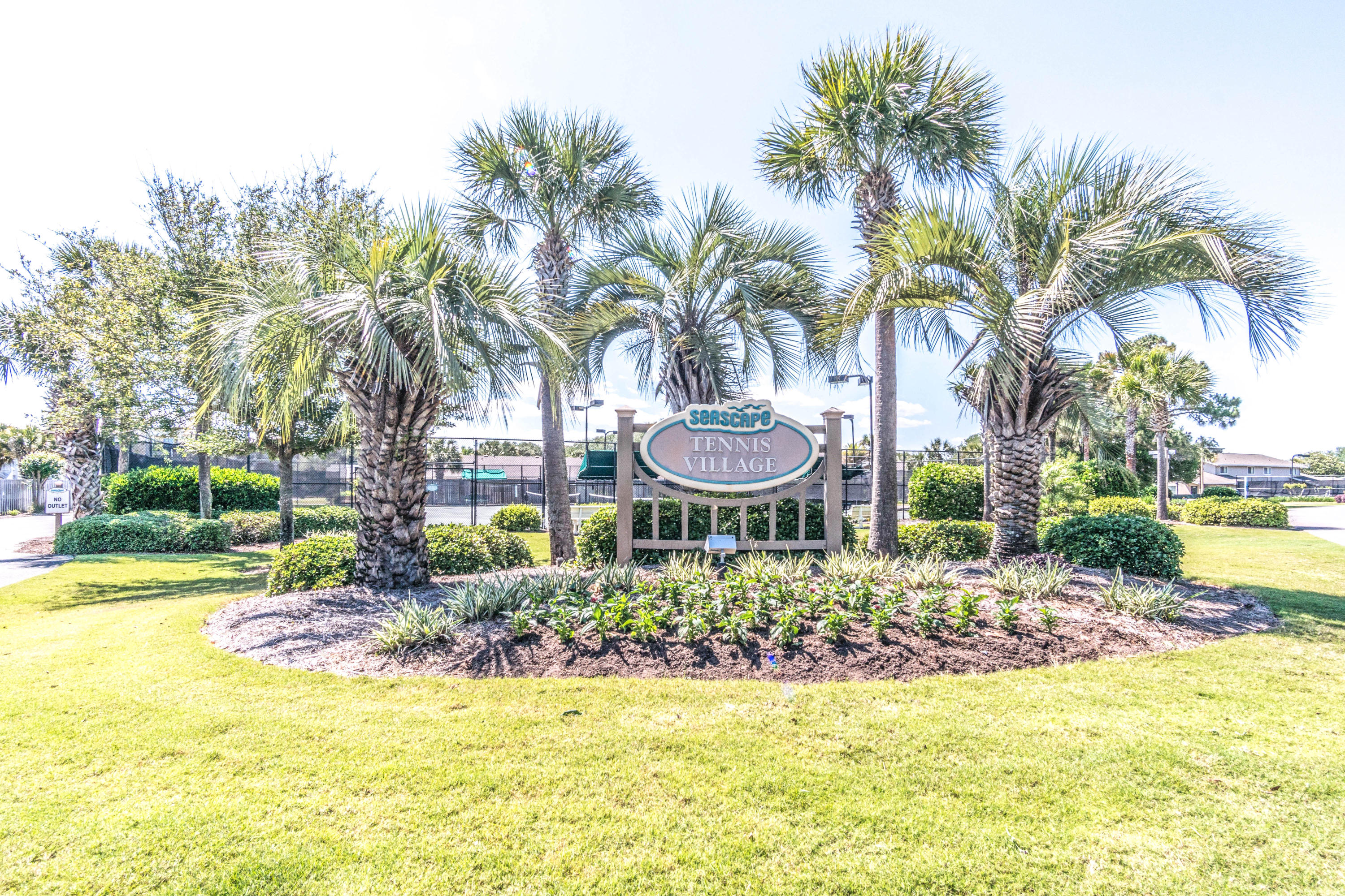 SEASCAPE CONDO GARDEN VILLA PH2 - Residential