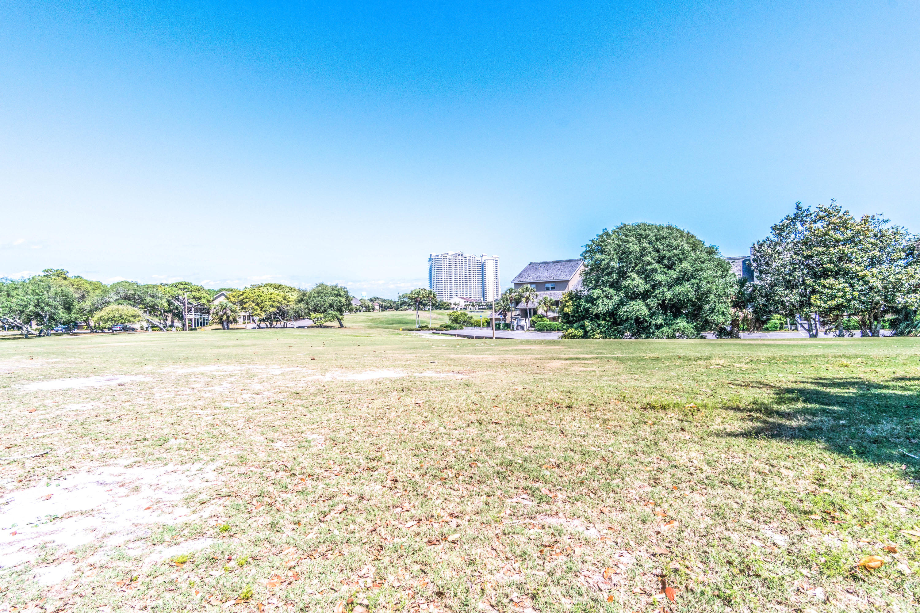 SEASCAPE CONDO GARDEN VILLA PH2 - Residential