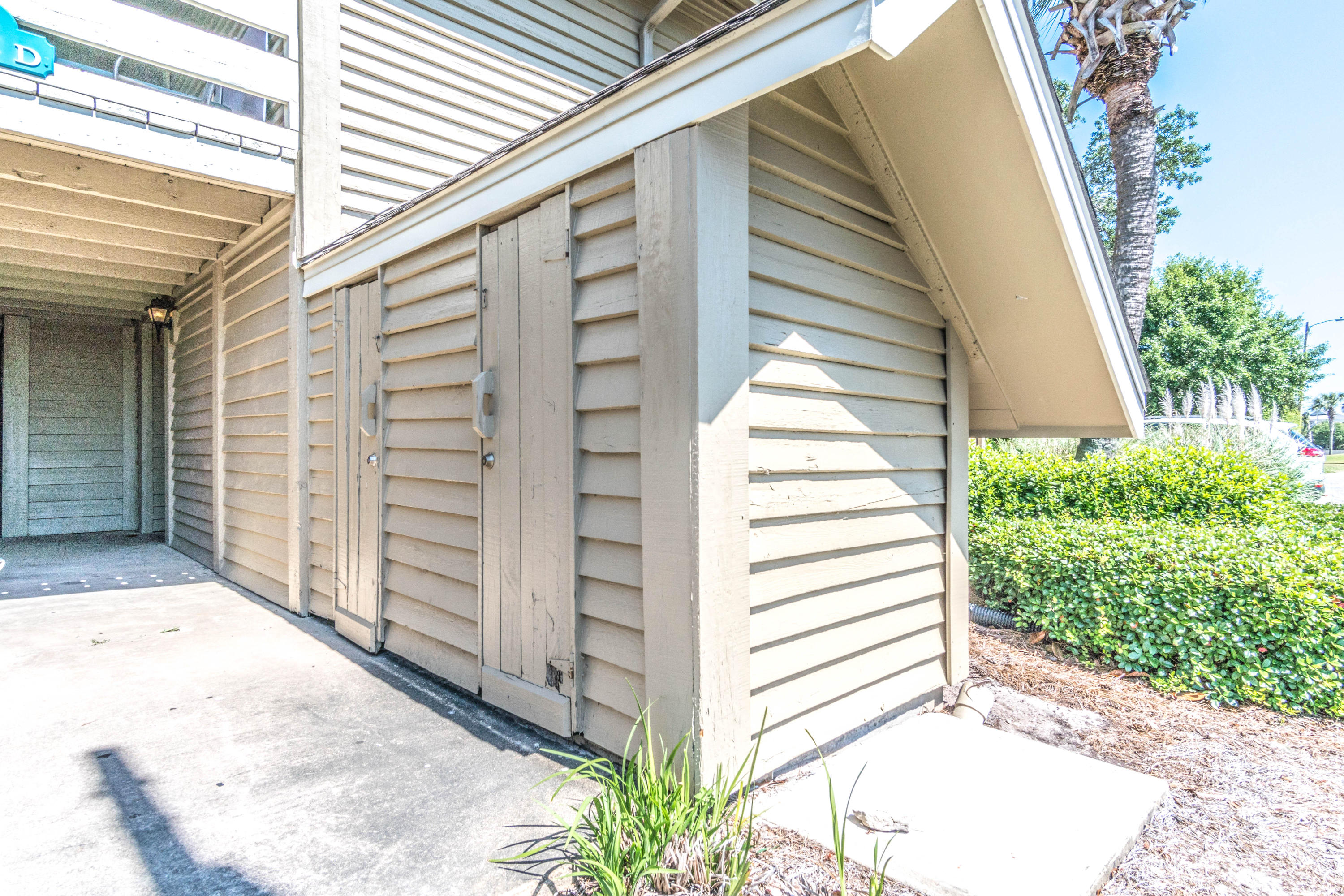 SEASCAPE CONDO GARDEN VILLA PH2 - Residential