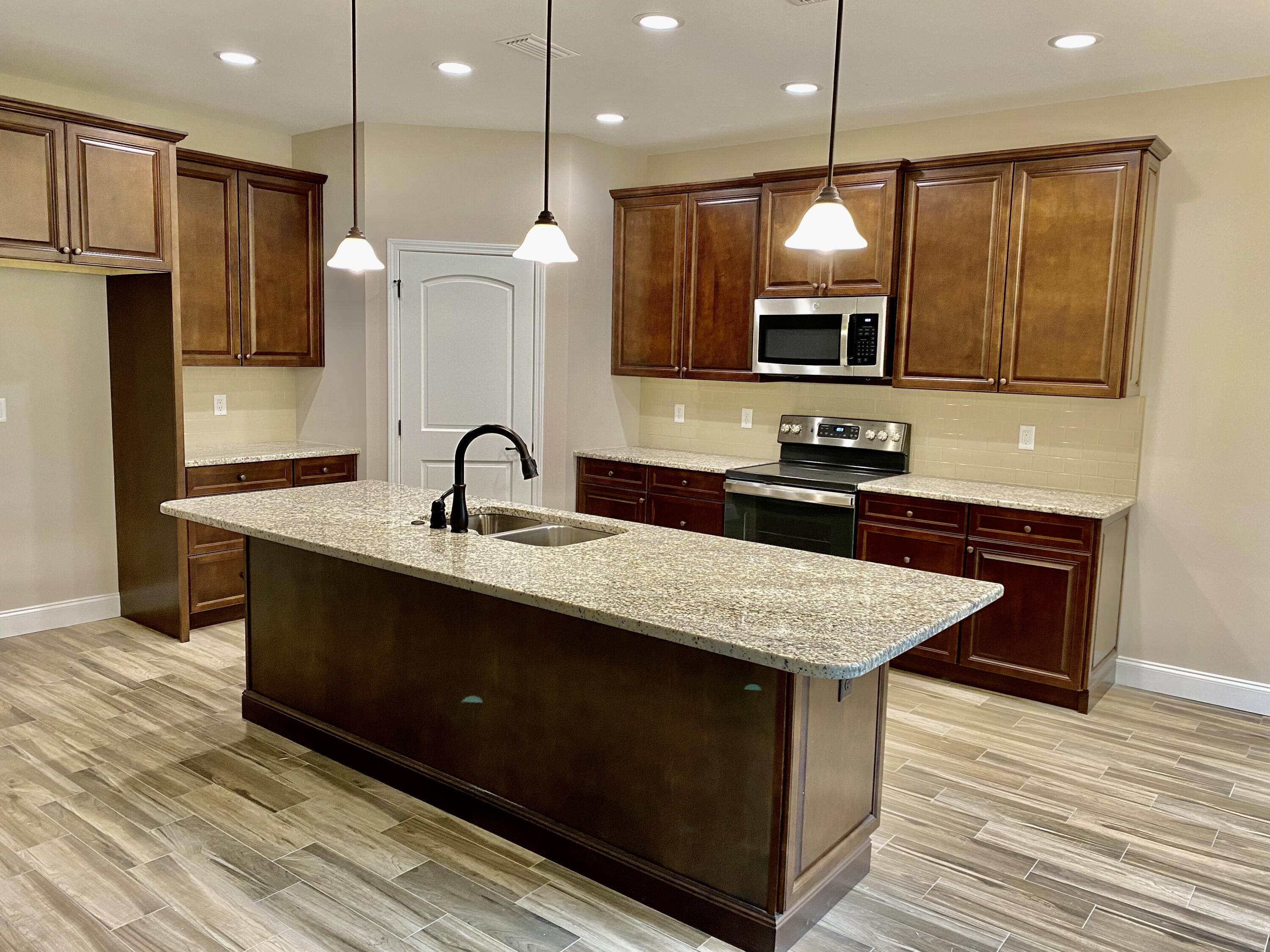 MCKENZIE MEADOWS - Residential