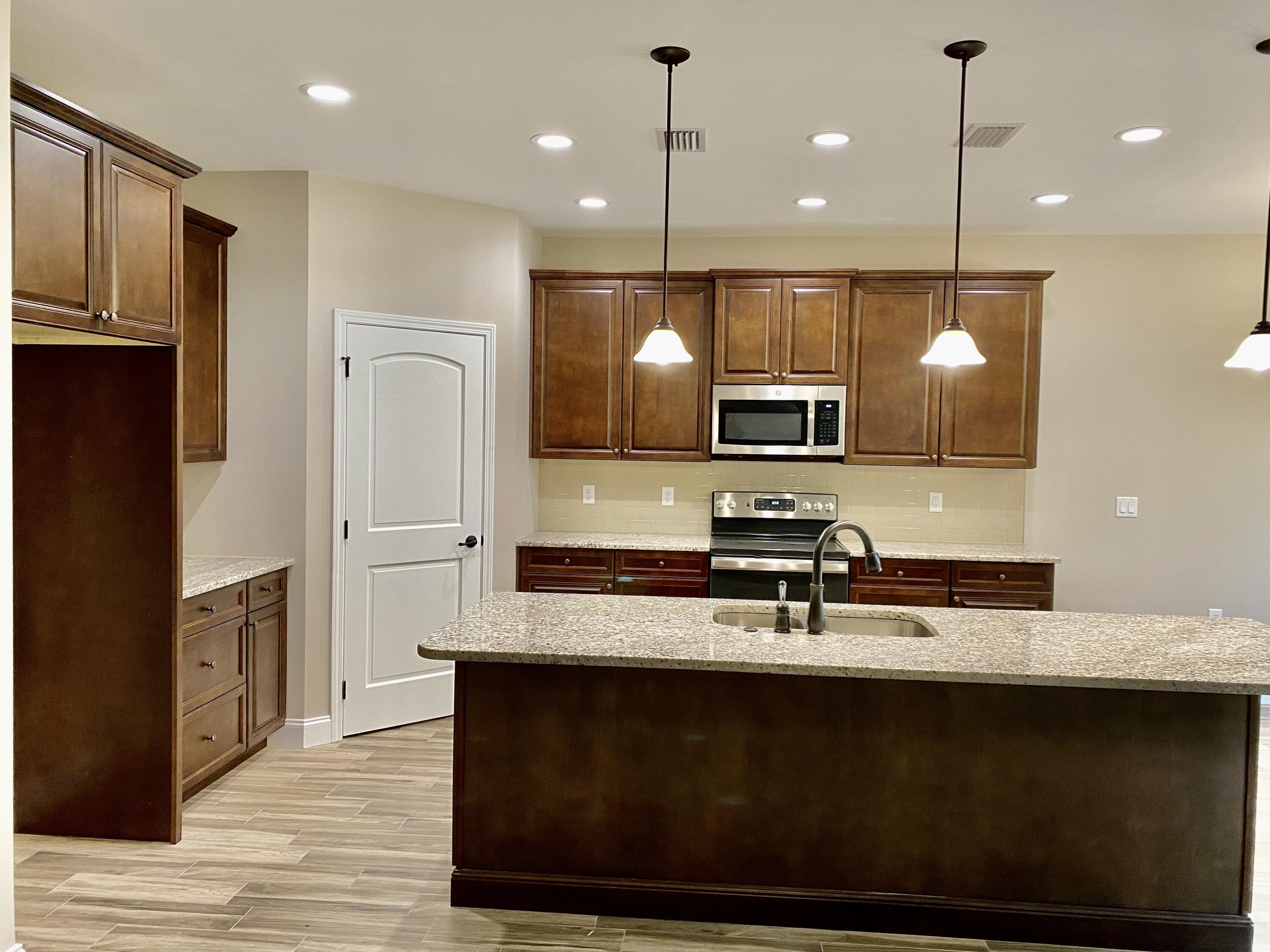 MCKENZIE MEADOWS - Residential