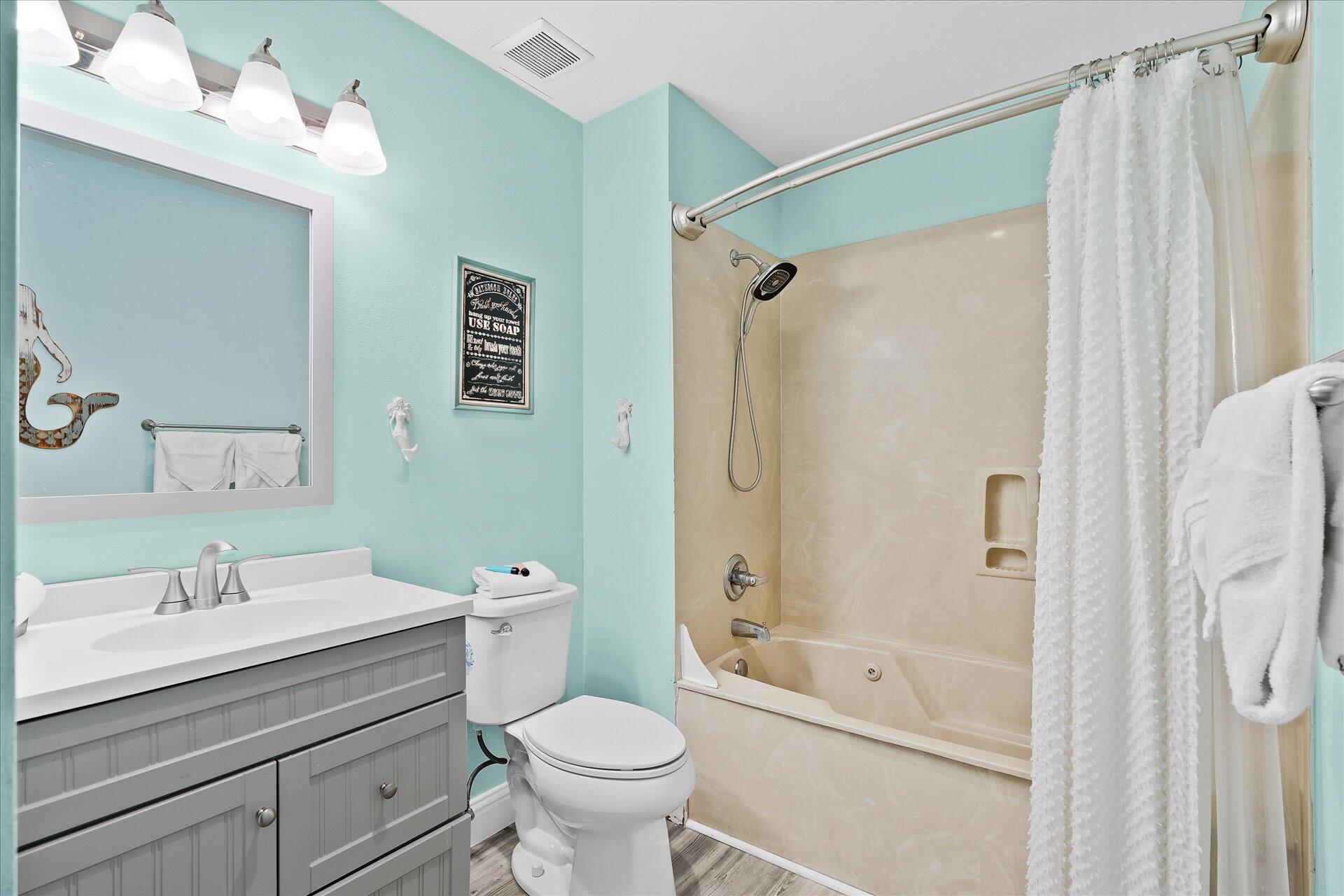 POOLSIDE VILLAS CONDO - Residential