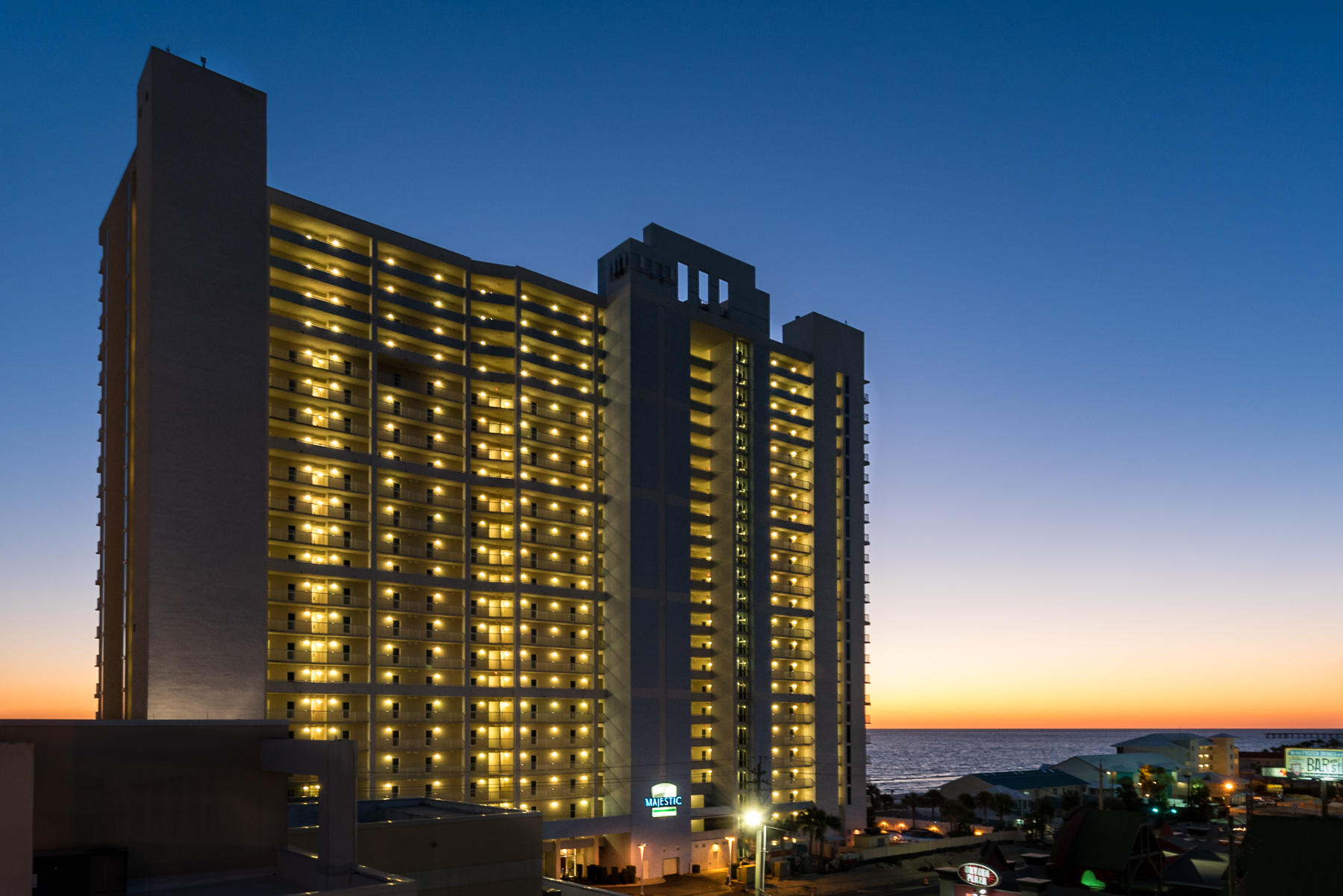MAJESTIC BEACH TOWERS I - Residential