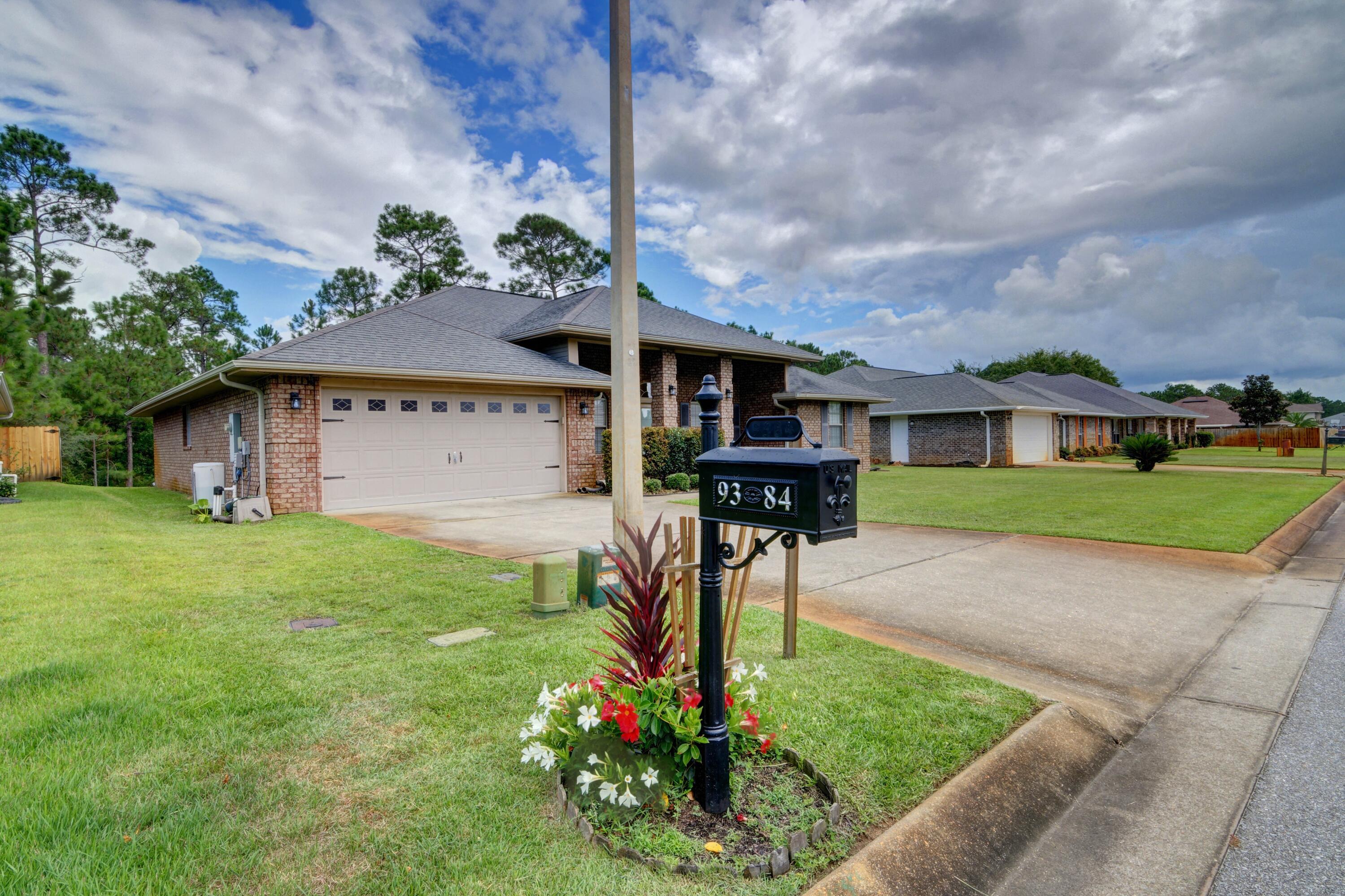 CREETWOOD VILLAGE - Residential