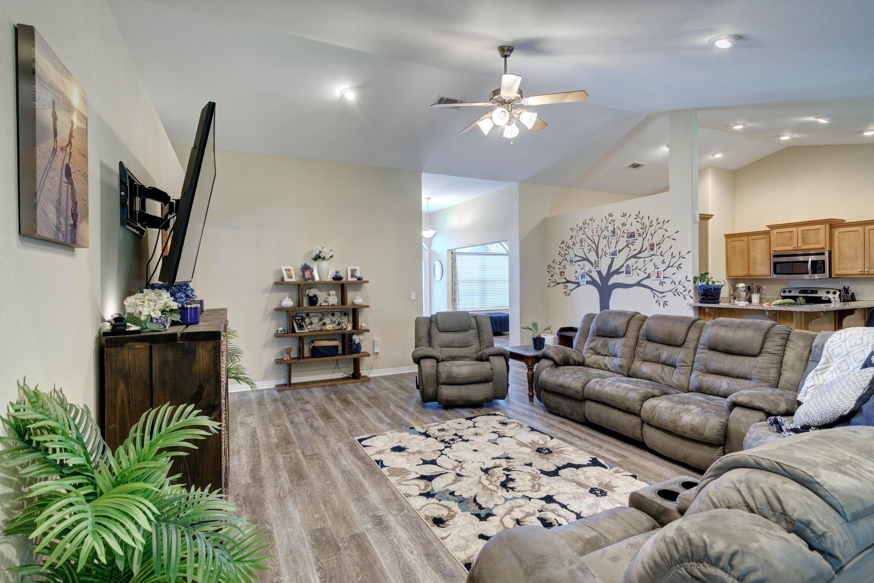 CREETWOOD VILLAGE - Residential