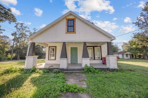 Photo of 198 E 1St Avenue, Crestview, FL 32536 (MLS # 987808)