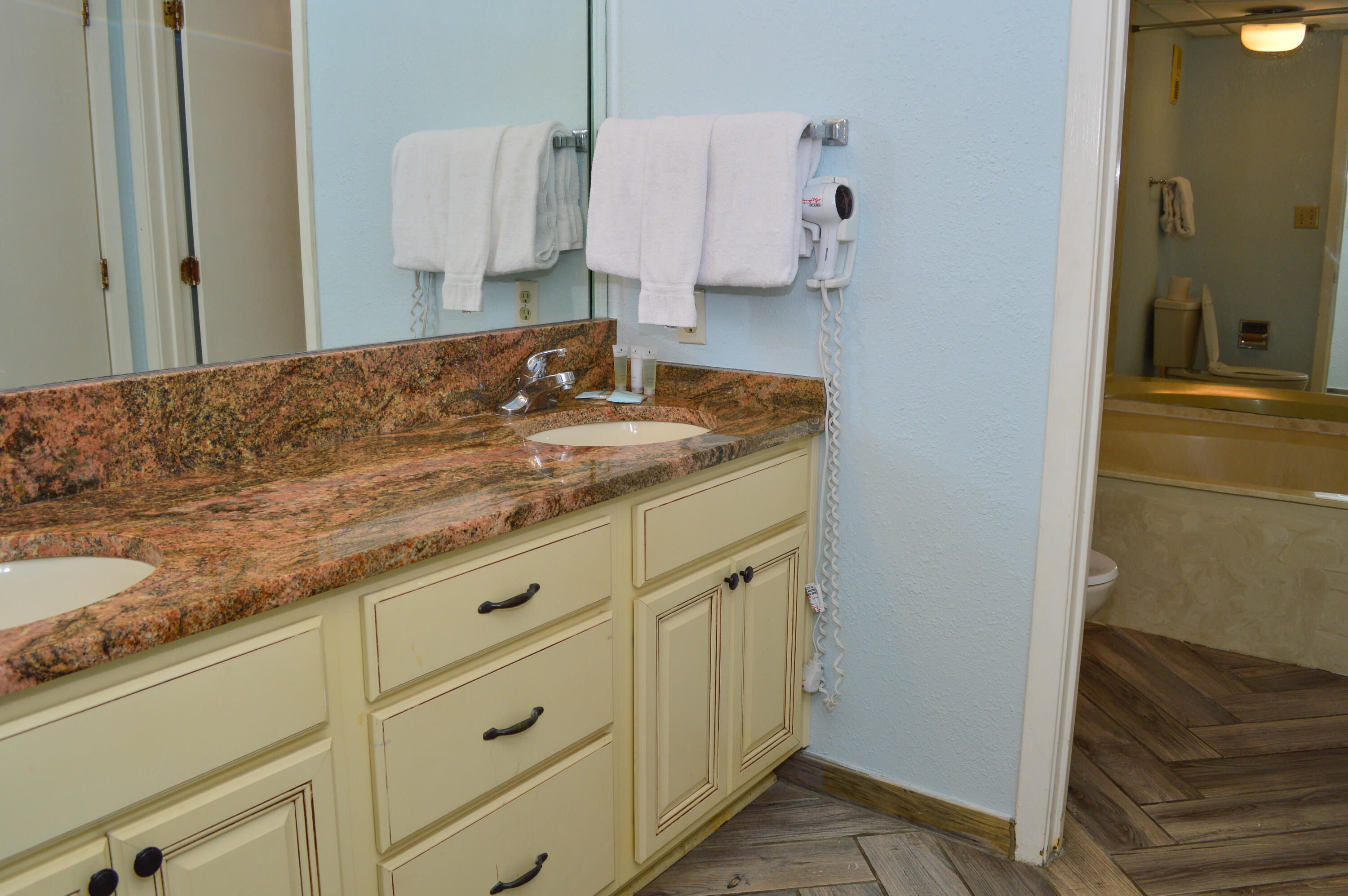 EDGEWATER TOWER 1A CONDO - Residential