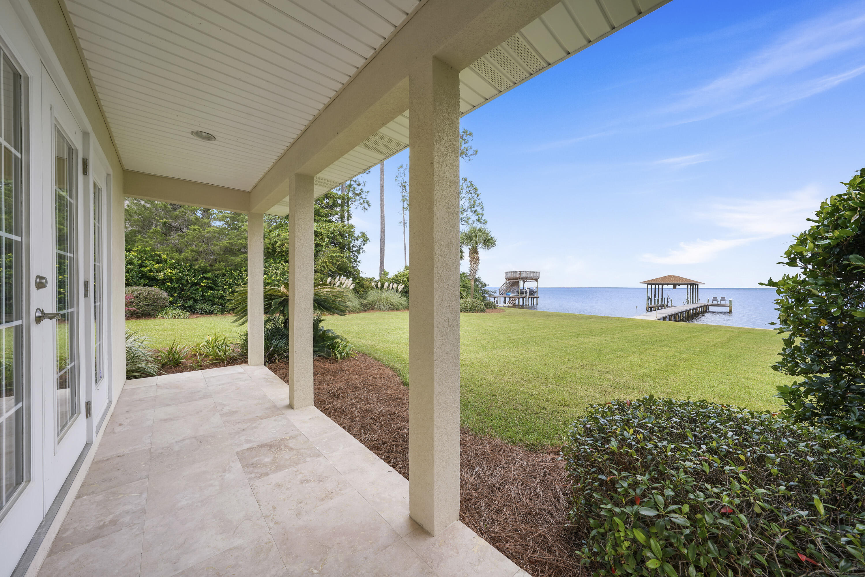 FLAMINGO BEACH - Residential
