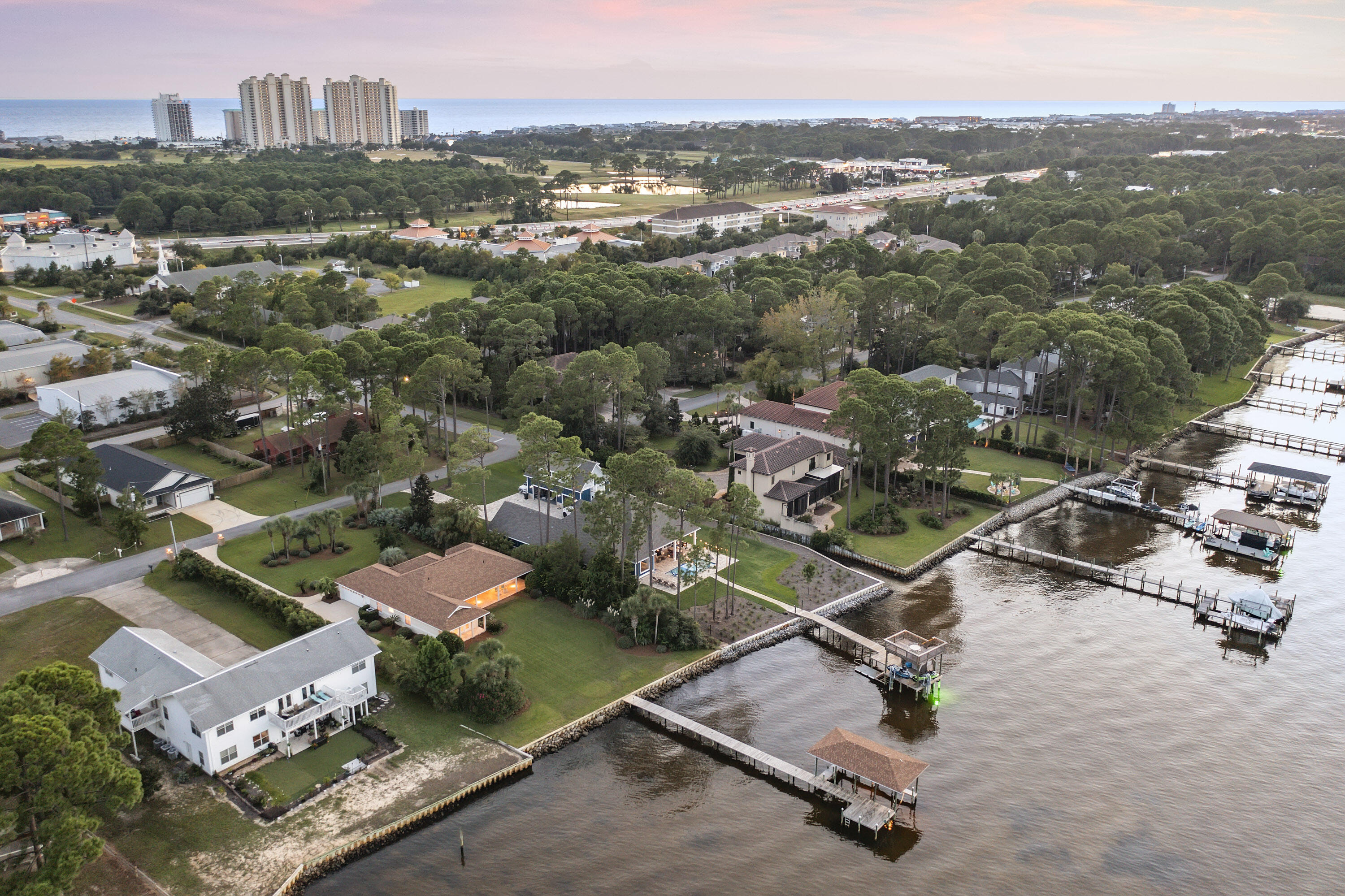 FLAMINGO BEACH - Residential