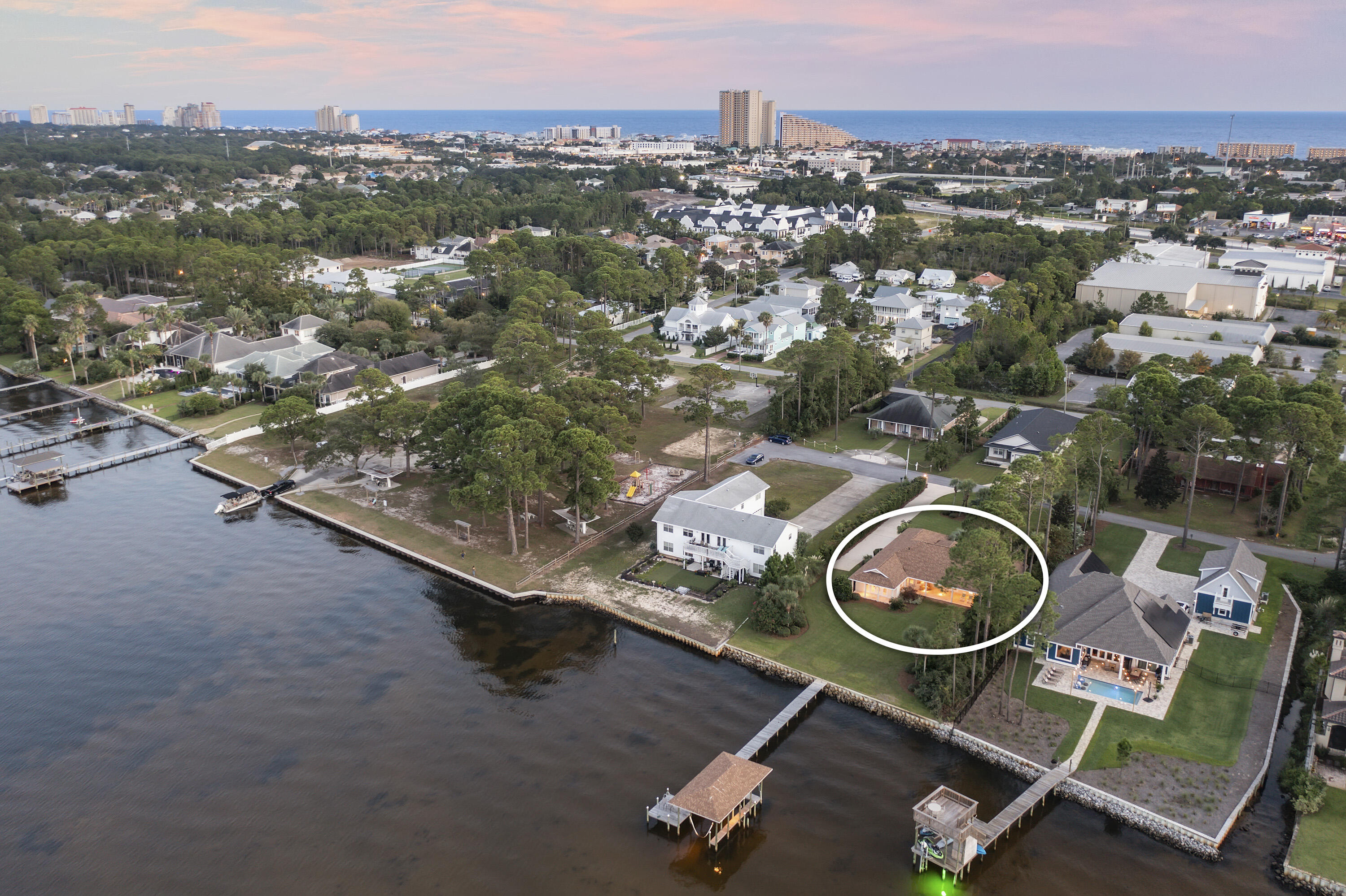 FLAMINGO BEACH - Residential