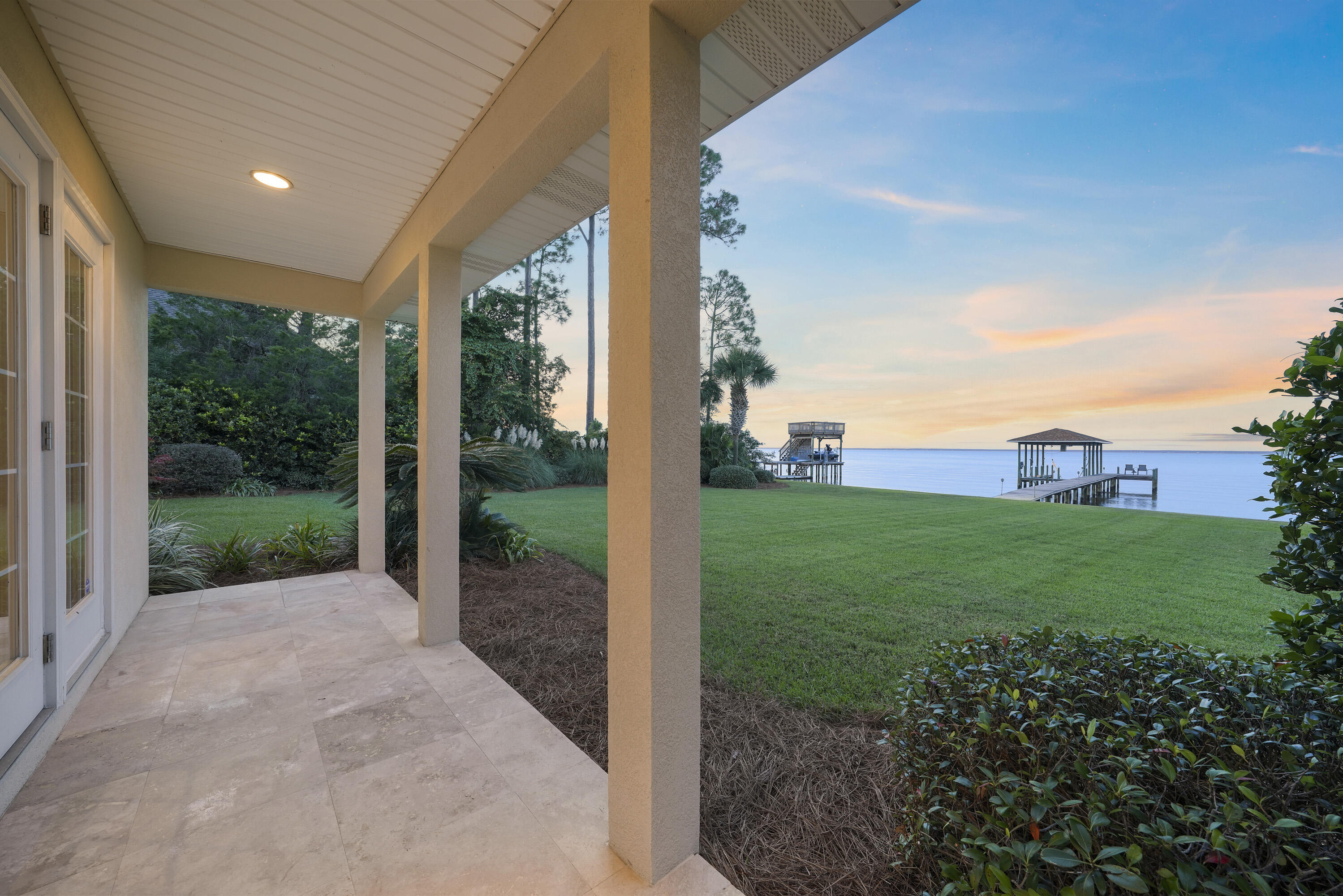 FLAMINGO BEACH - Residential