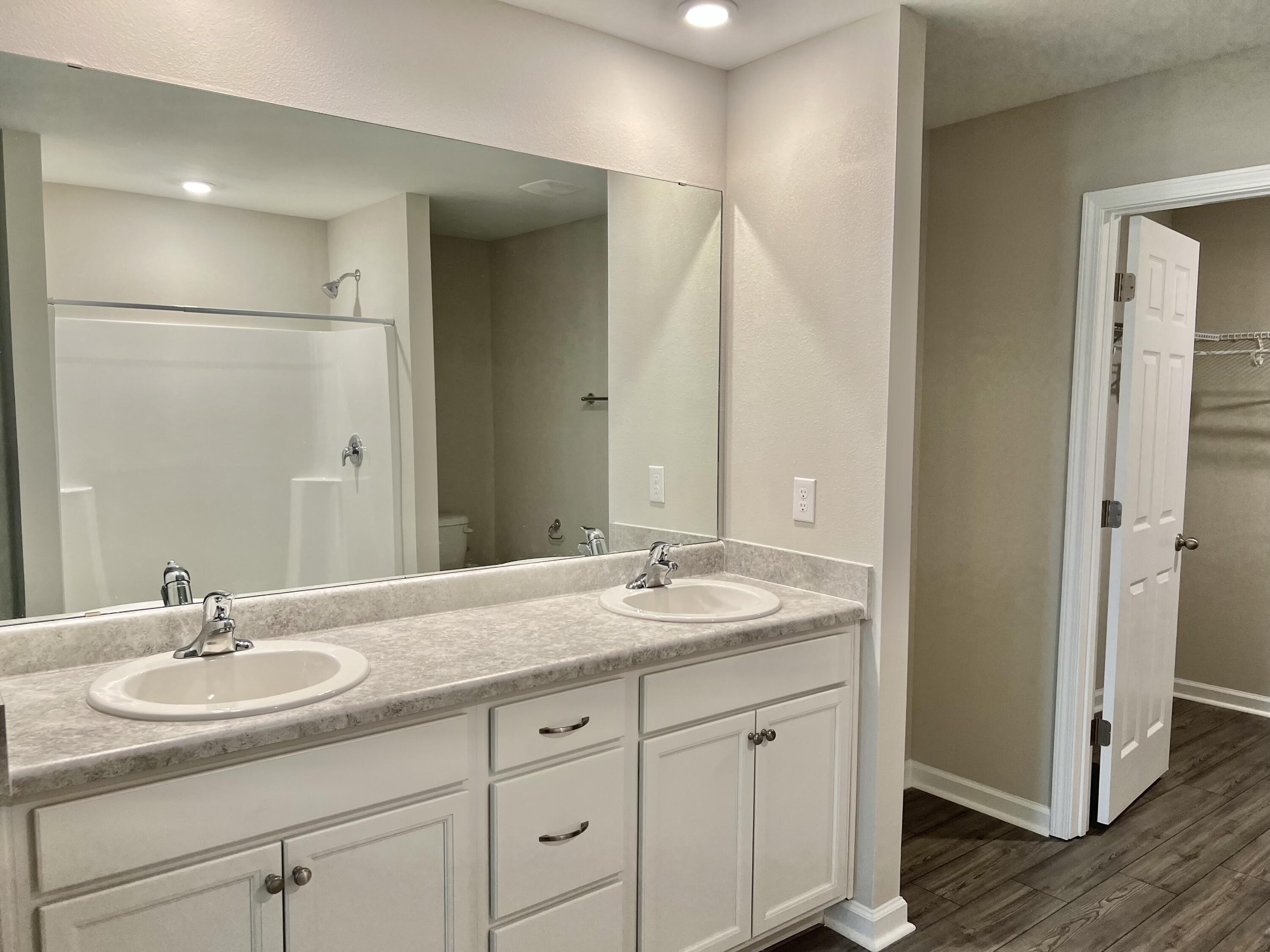 RIVERWALK PH I - Residential Lease