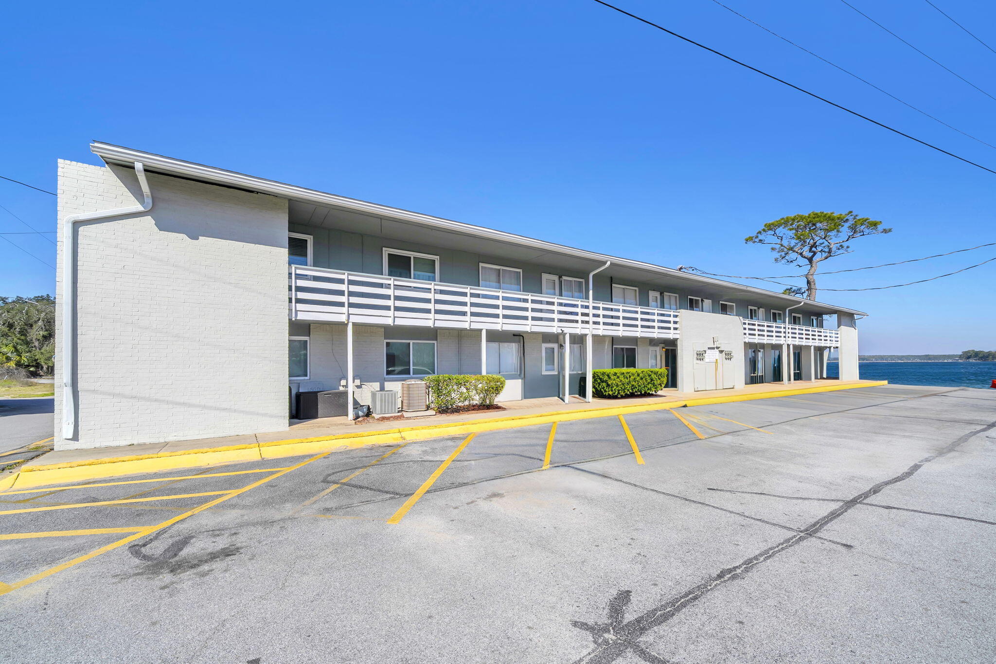 BAYVIEW WATERS CONDO - Residential