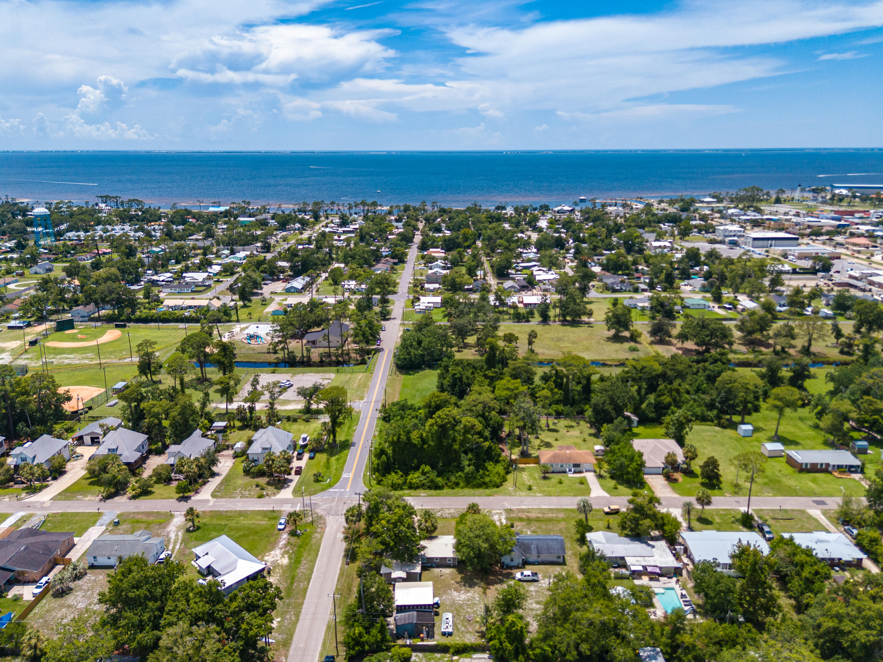 NO RECORDED SUBDIVISION - Land