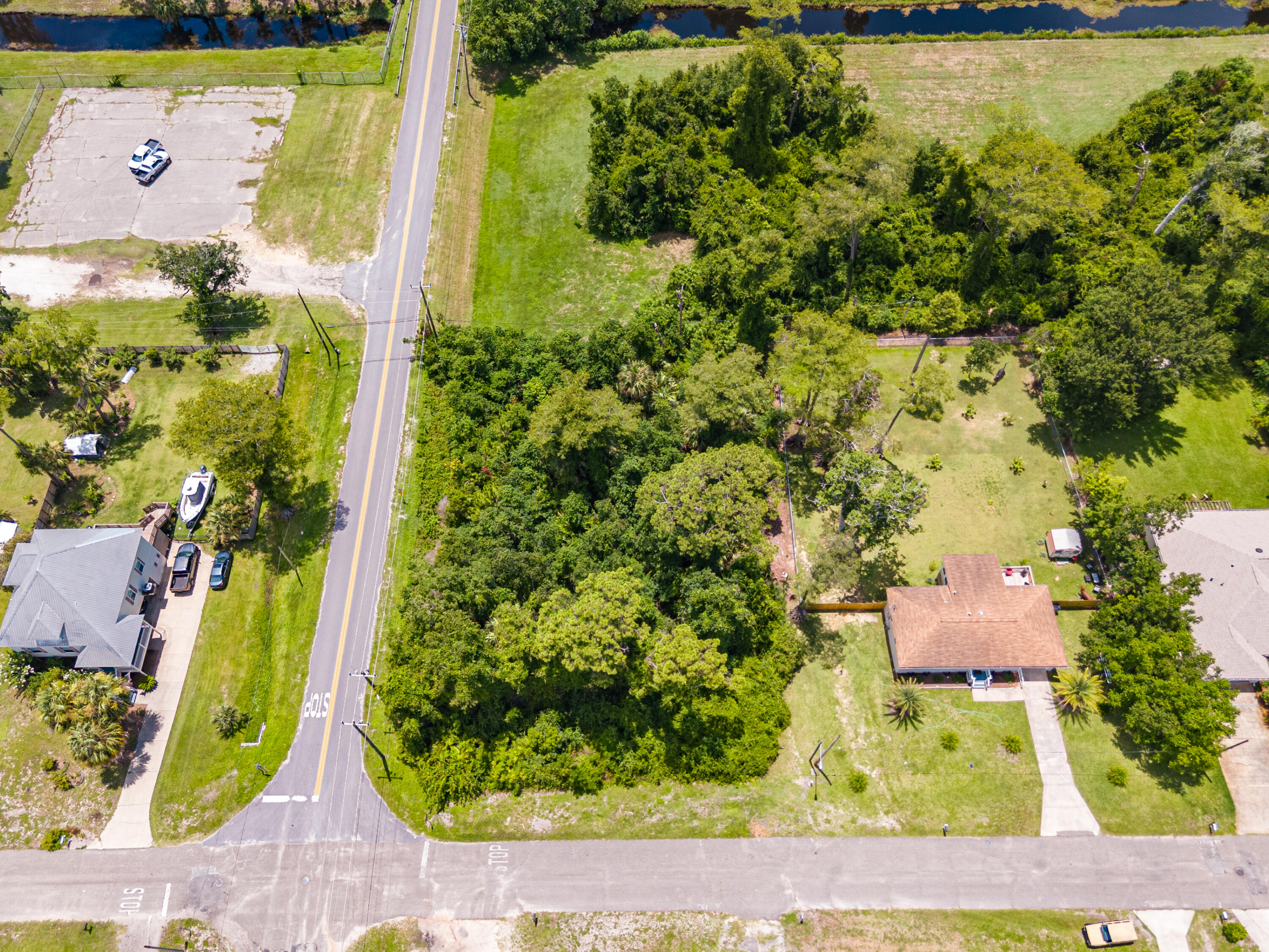 NO RECORDED SUBDIVISION - Land