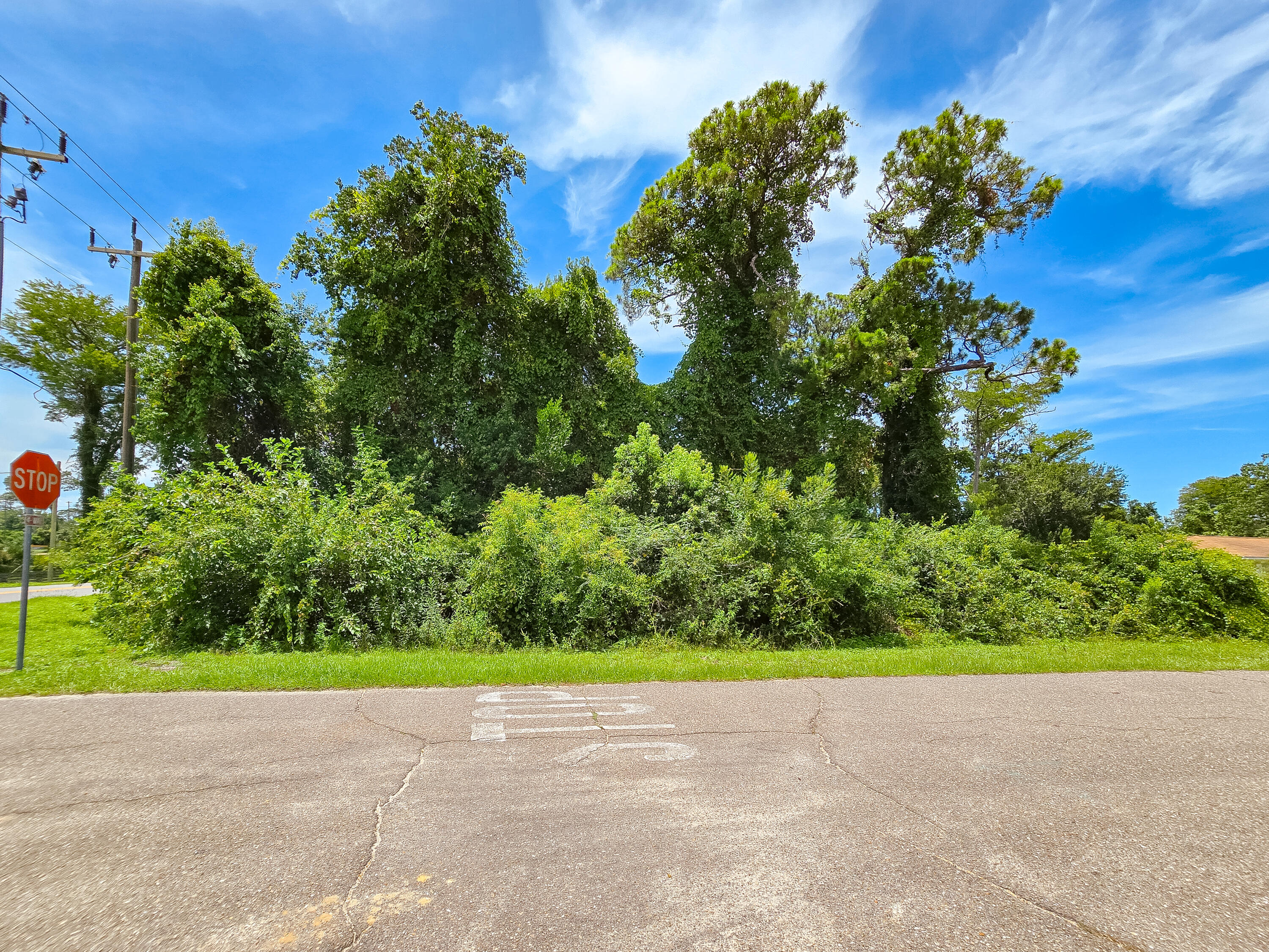 NO RECORDED SUBDIVISION - Land