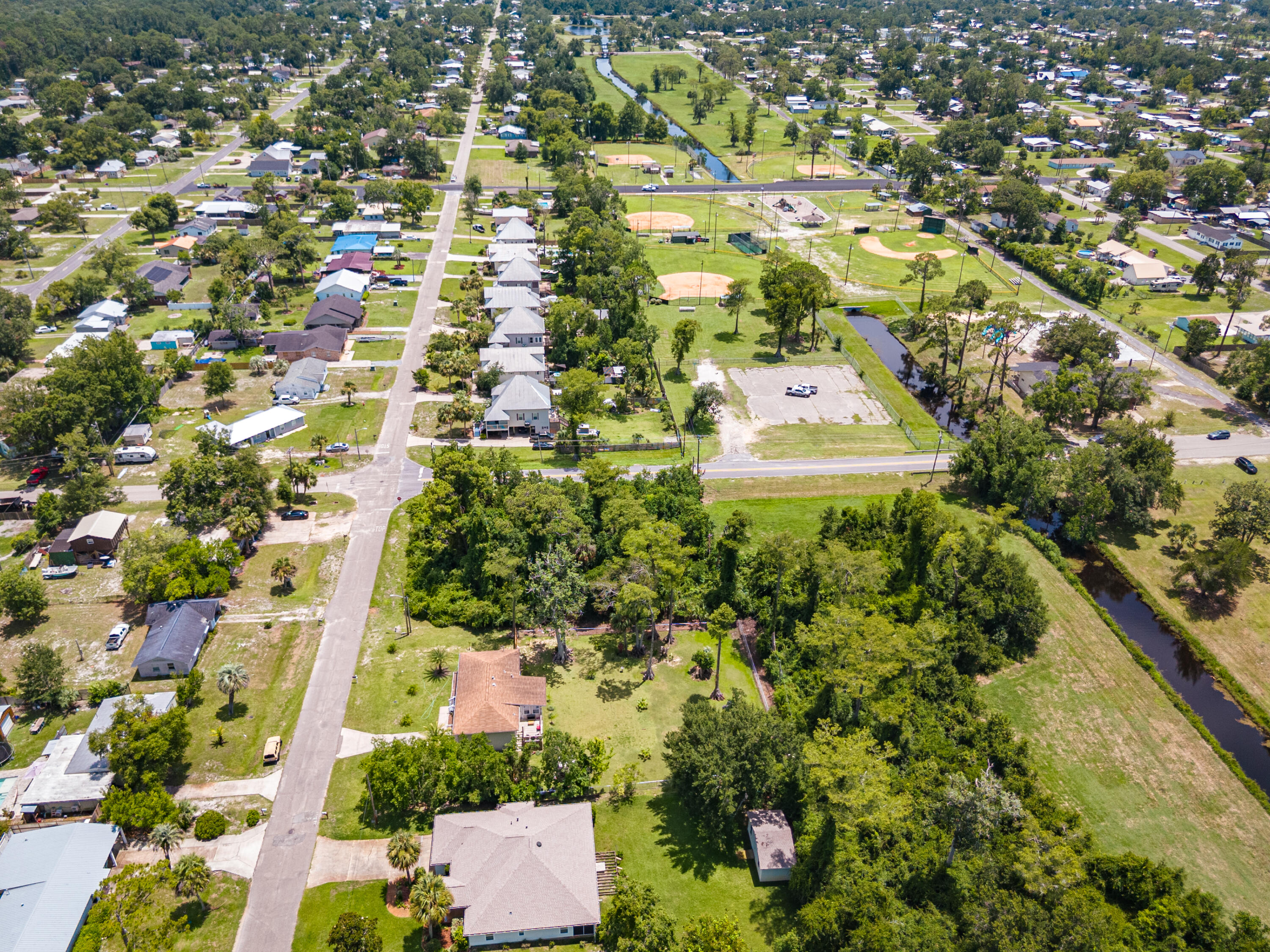 NO RECORDED SUBDIVISION - Land