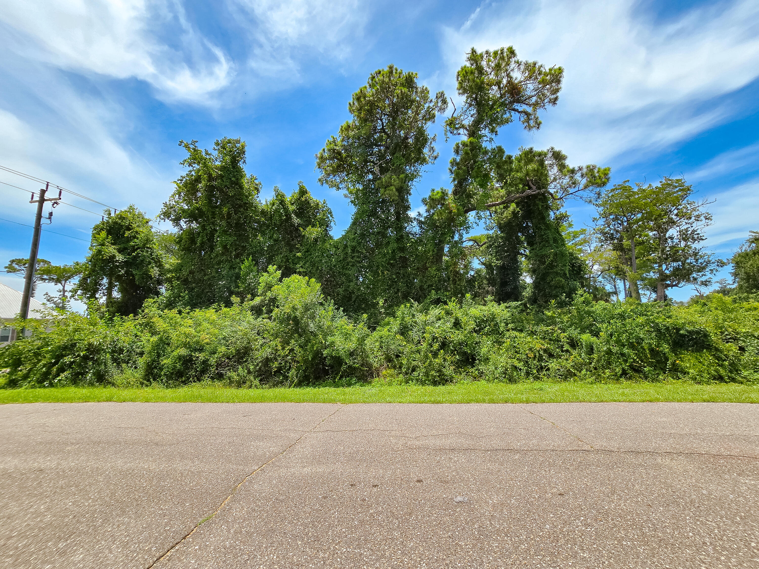 NO RECORDED SUBDIVISION - Land