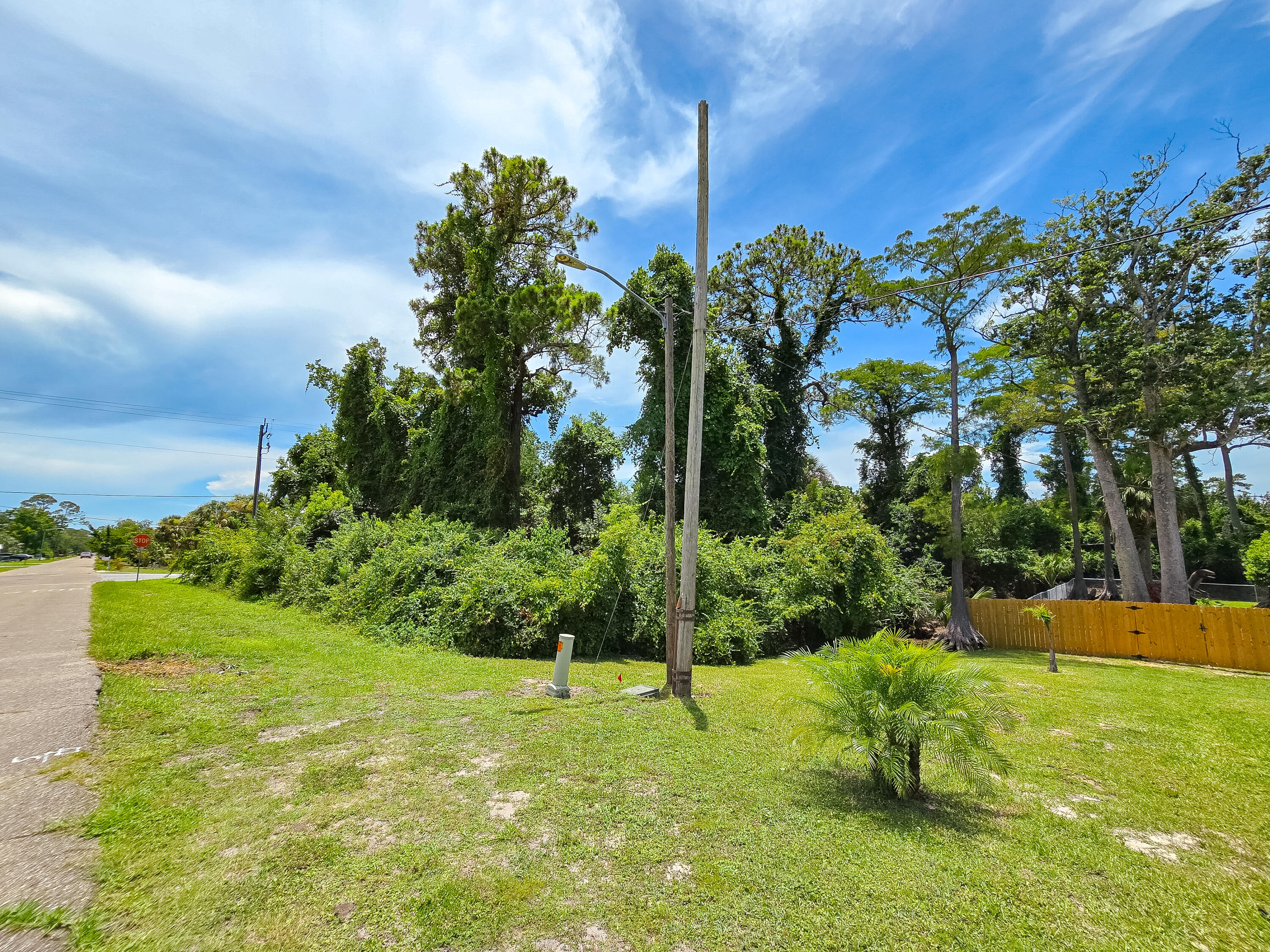 NO RECORDED SUBDIVISION - Land