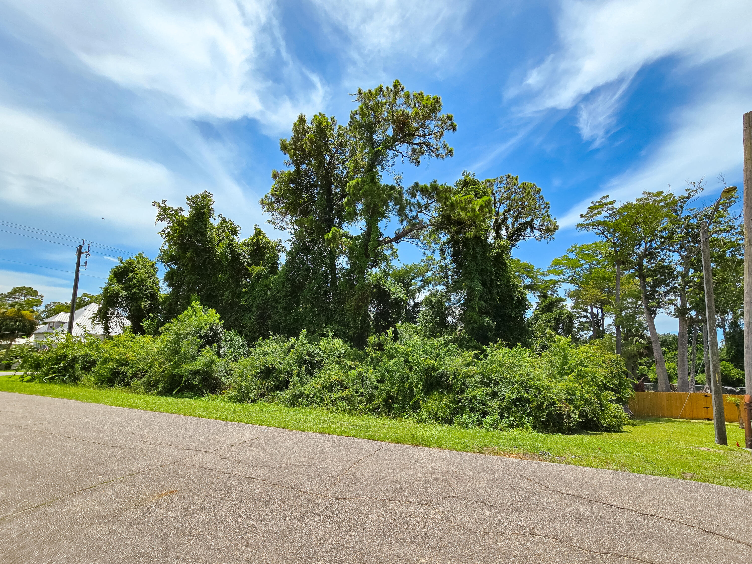 NO RECORDED SUBDIVISION - Land